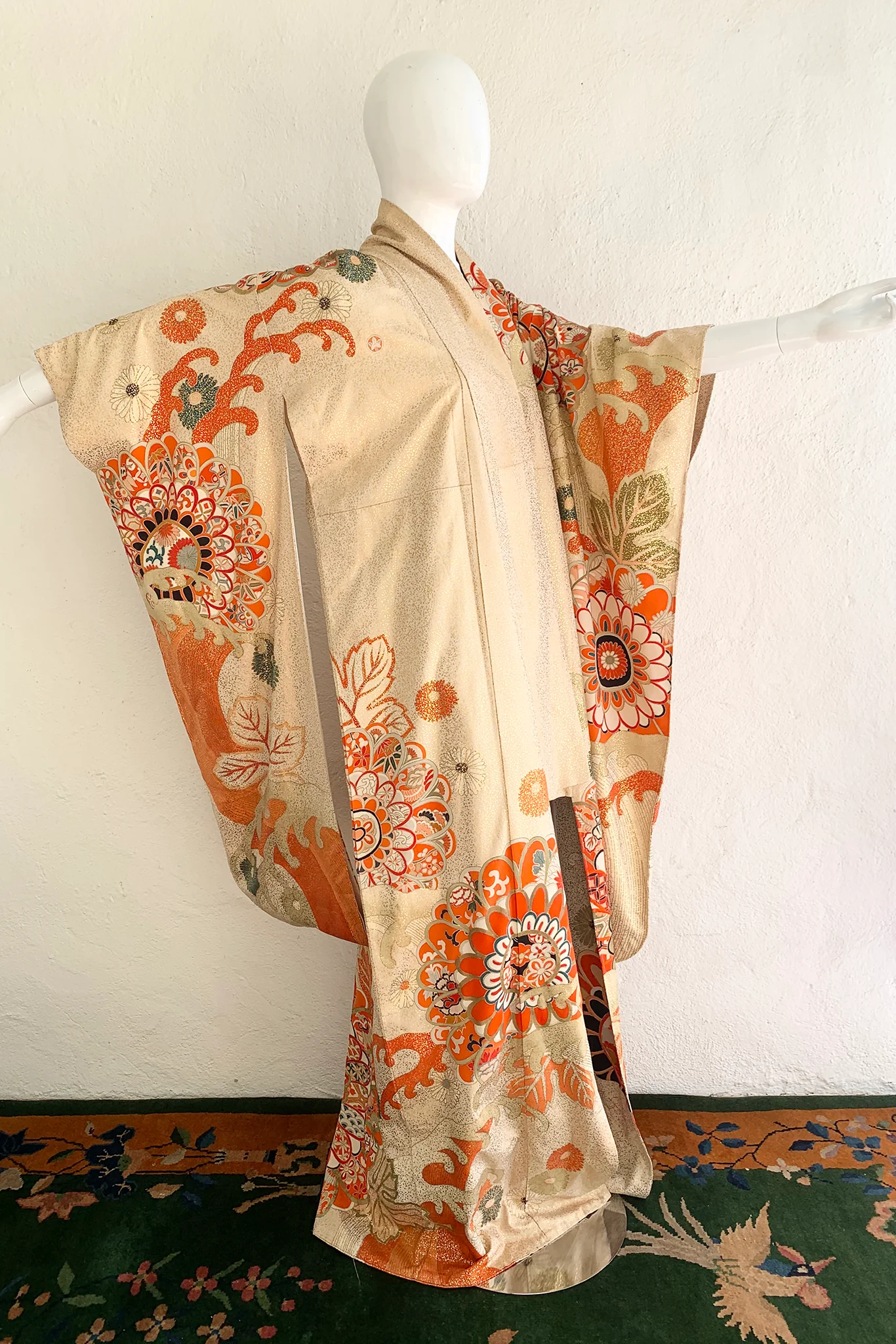 Golden Floral Wave Kimono - Image 4