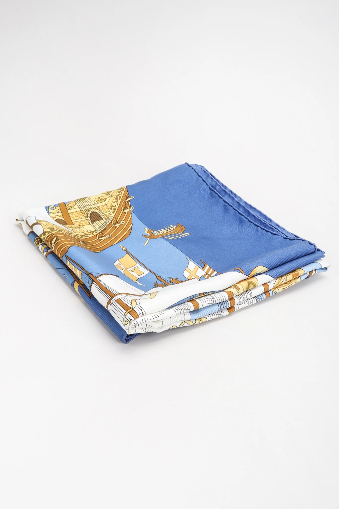 Golden Medieval Armada Scarf - Image 9
