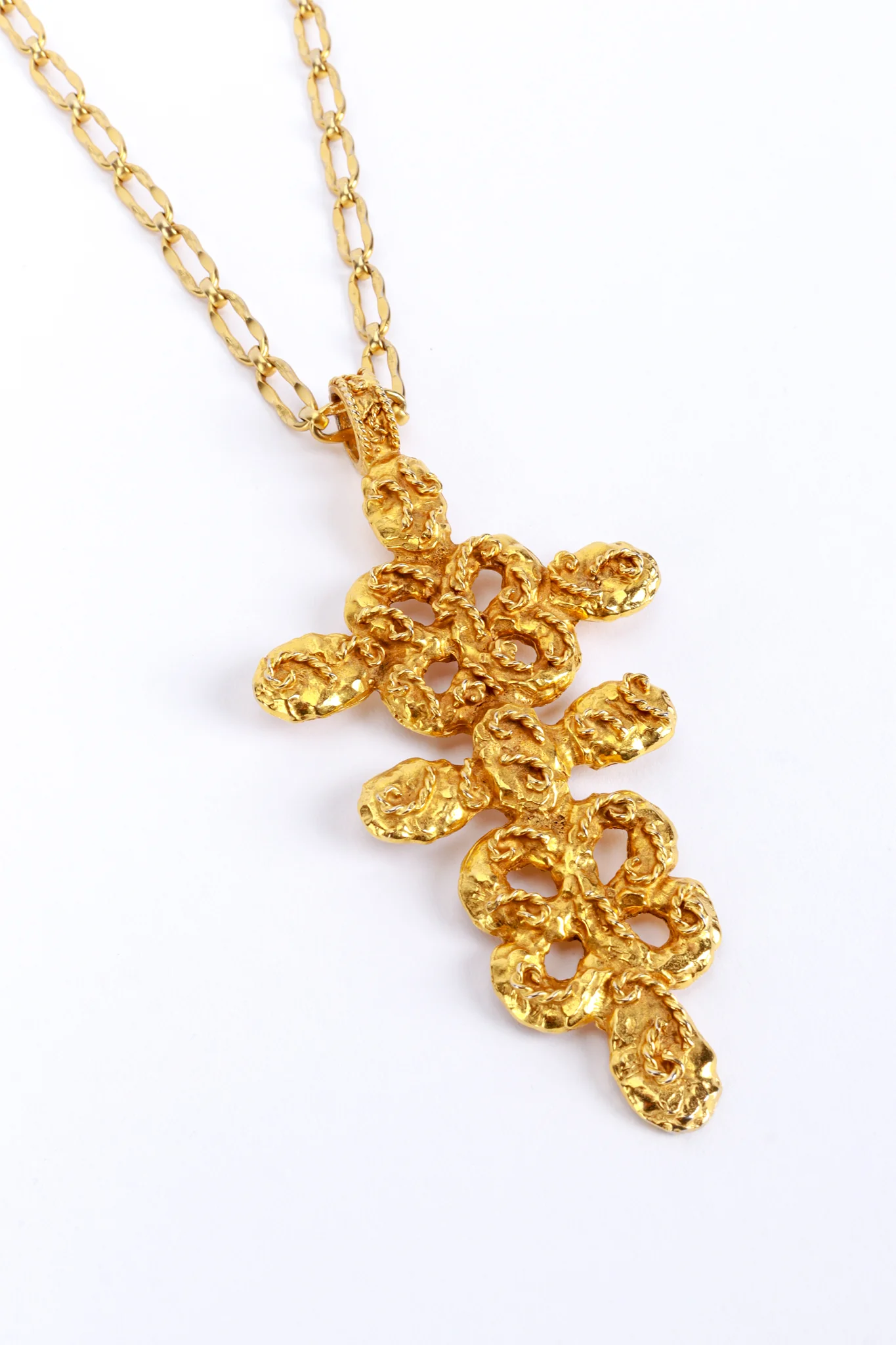 Hammered Clover Pendant Necklace - Image 4