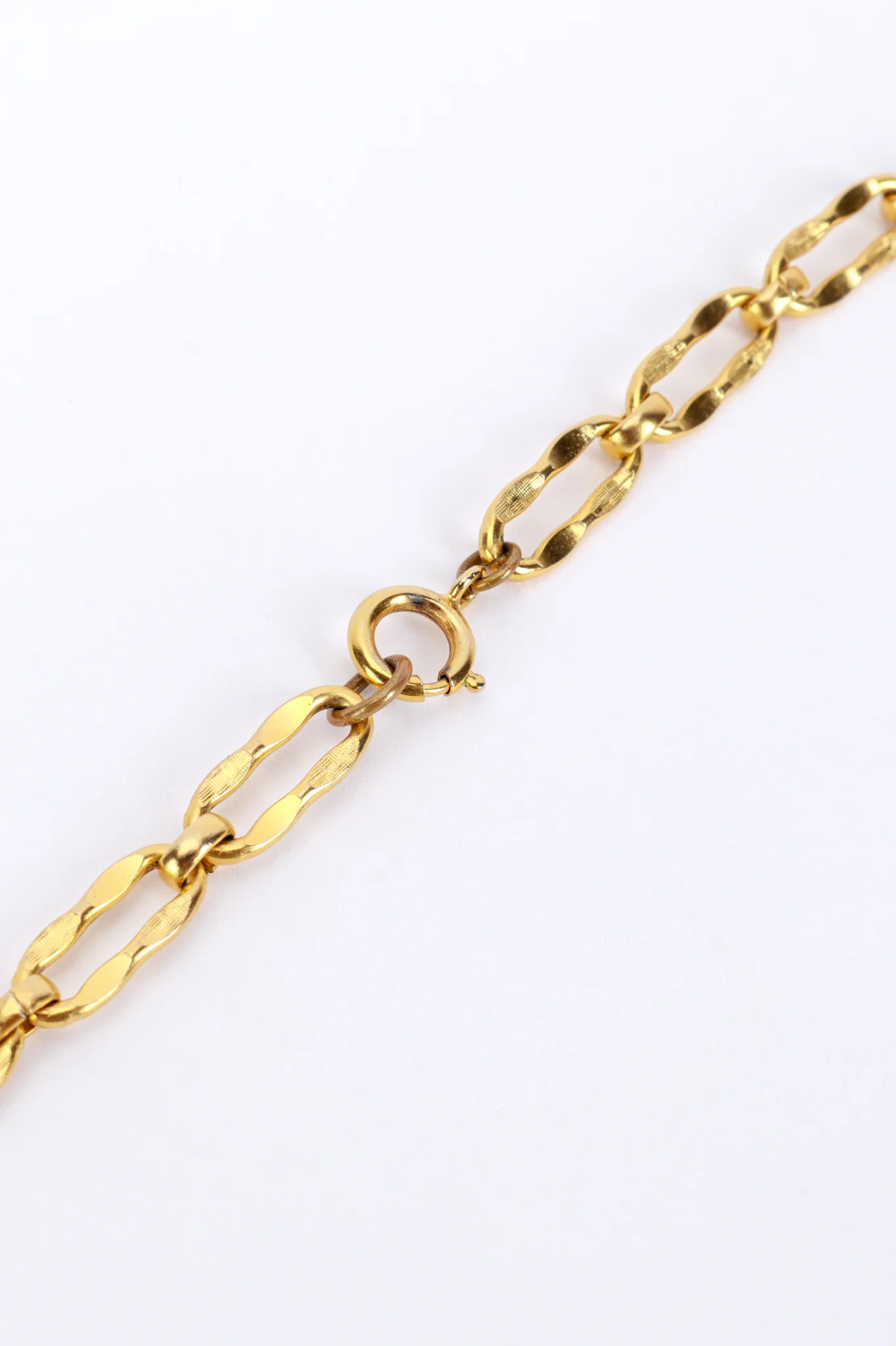 Hammered Clover Pendant Necklace - Image 6