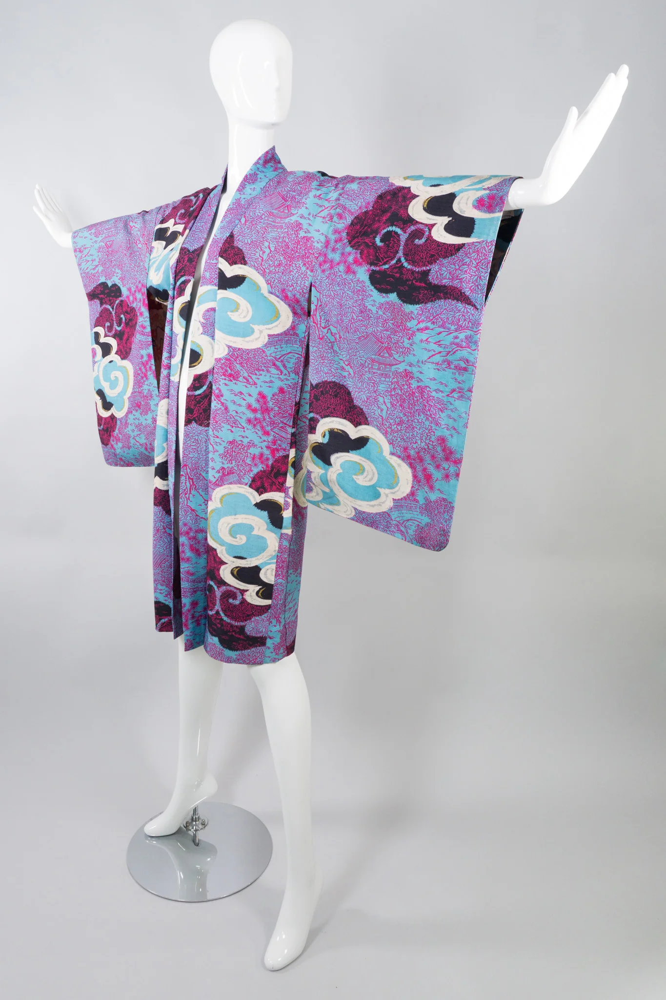 Japanese Cloud Village Kimono - Image 2