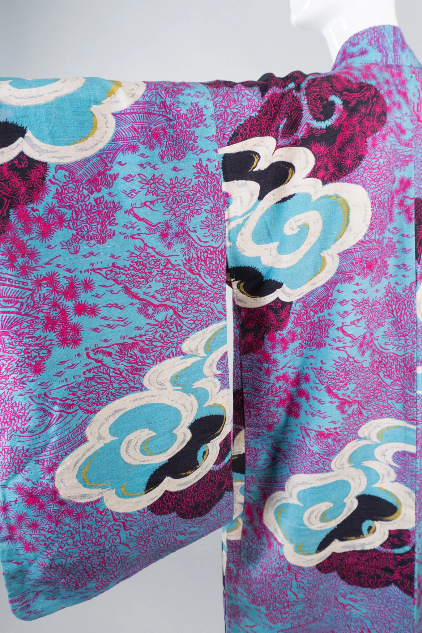 Japanese Cloud Village Kimono - Image 8
