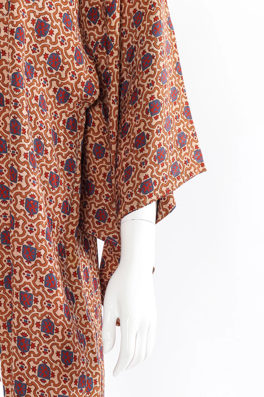 Japanese Jacquard Crest Kimono - Image 7