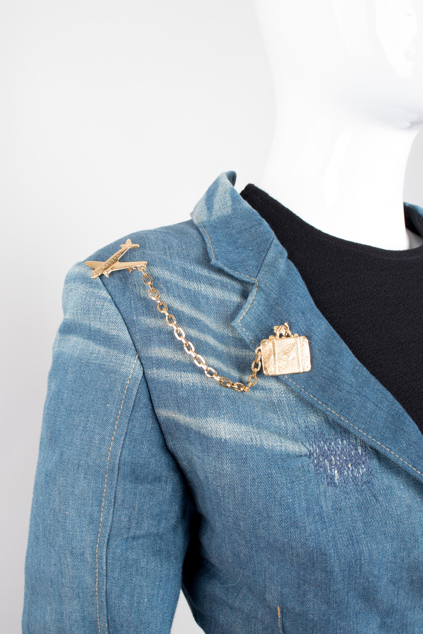 Jetsetter Chain Brooch - Image 12