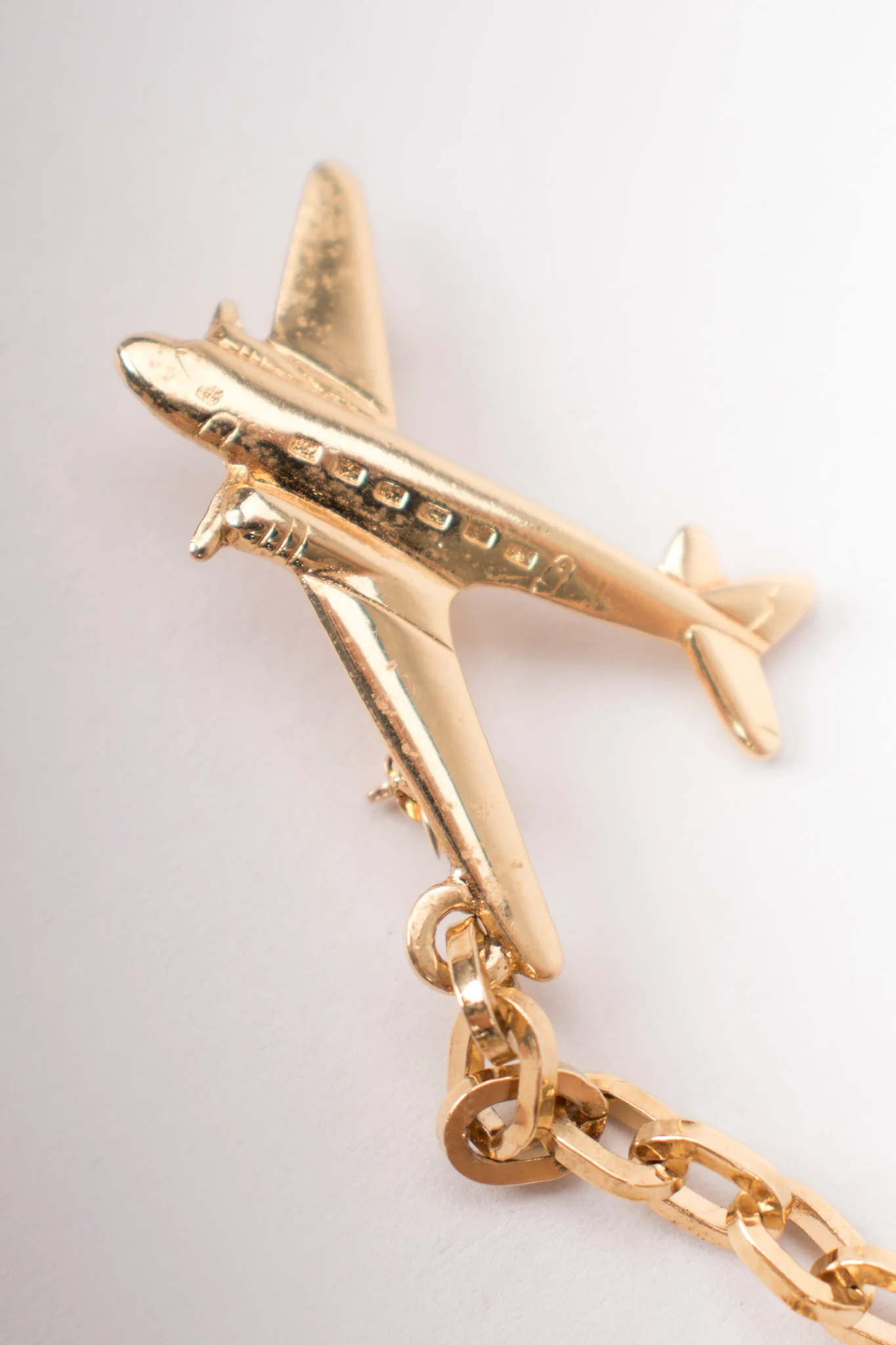 Jetsetter Chain Brooch - Image 9