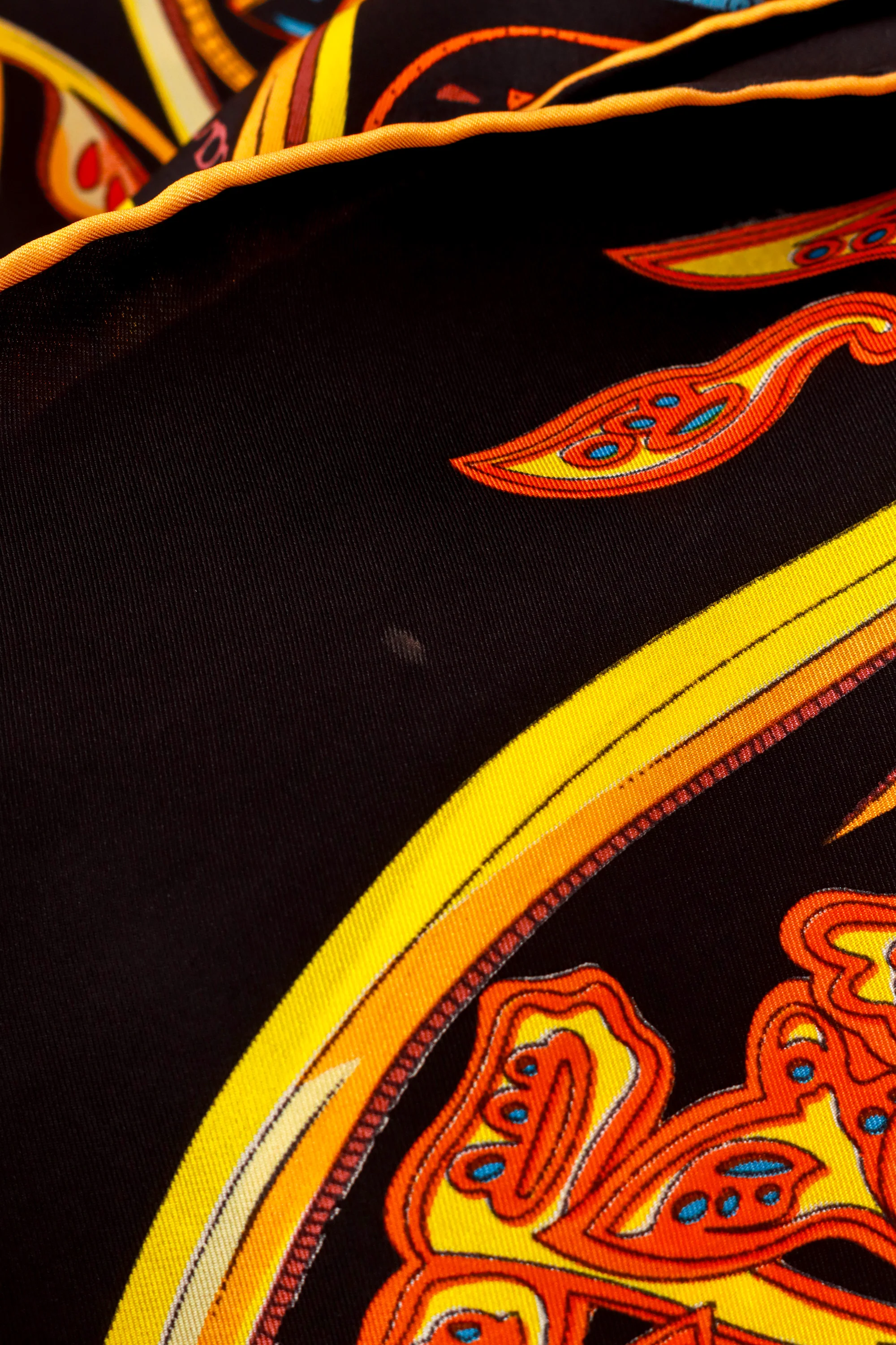 La Charmante Aux Animaux Silk Scarf - Image 8