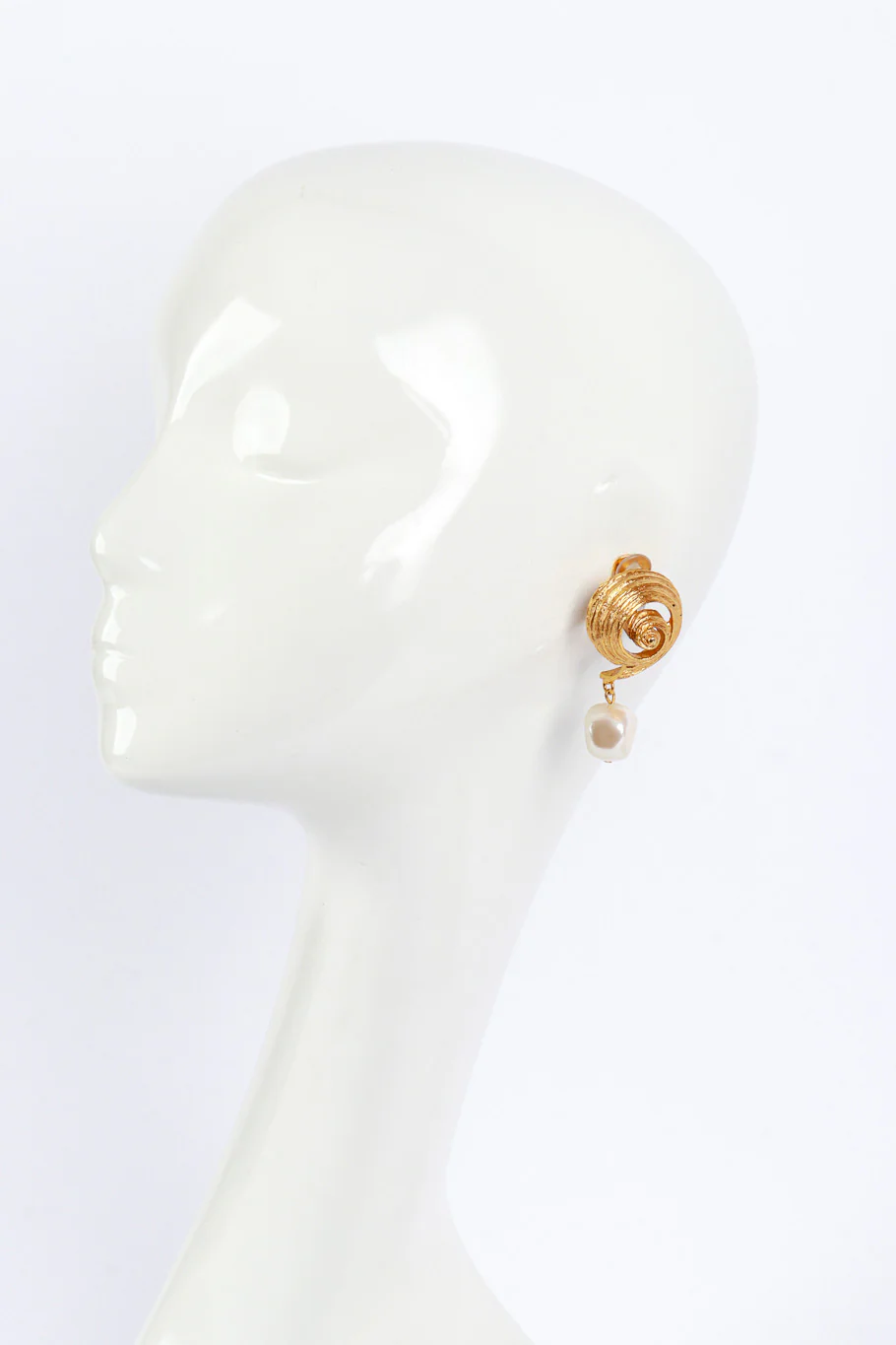 La Mer Baroque Shell Earrings - Image 3