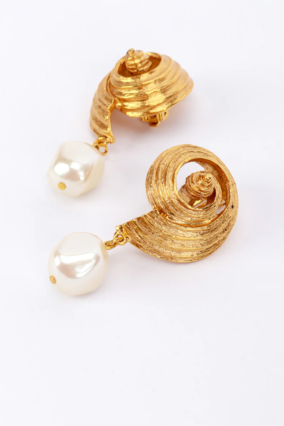 La Mer Baroque Shell Earrings - Image 4