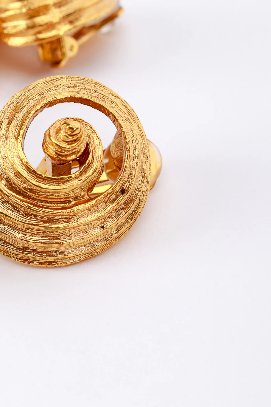 La Mer Baroque Shell Earrings - Image 7