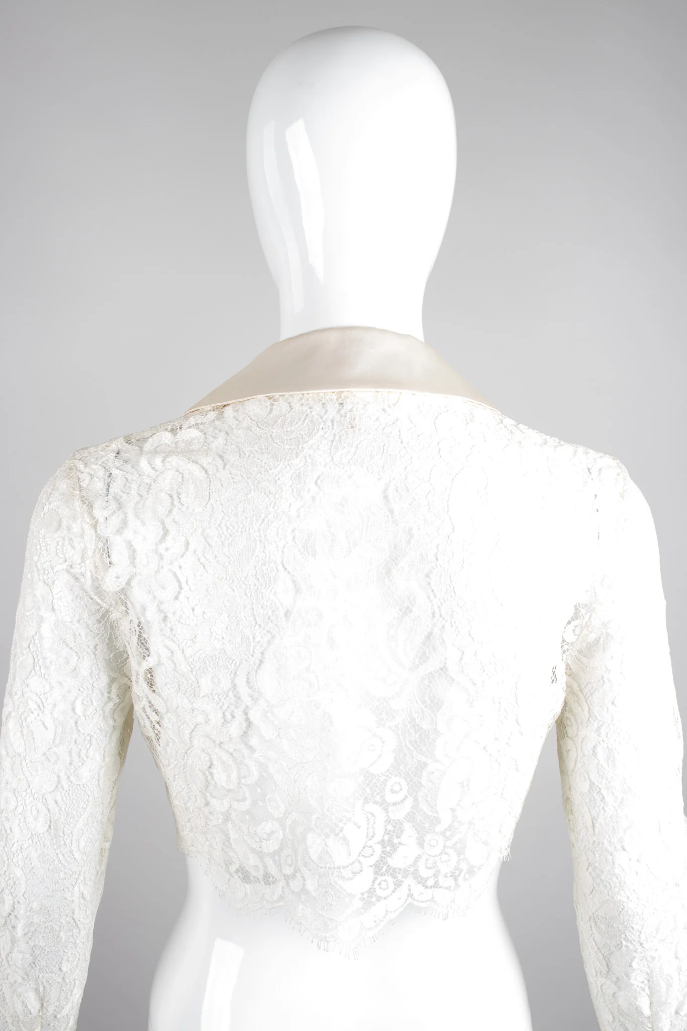 Lace Cropped Tuxedo Jacket - Image 7