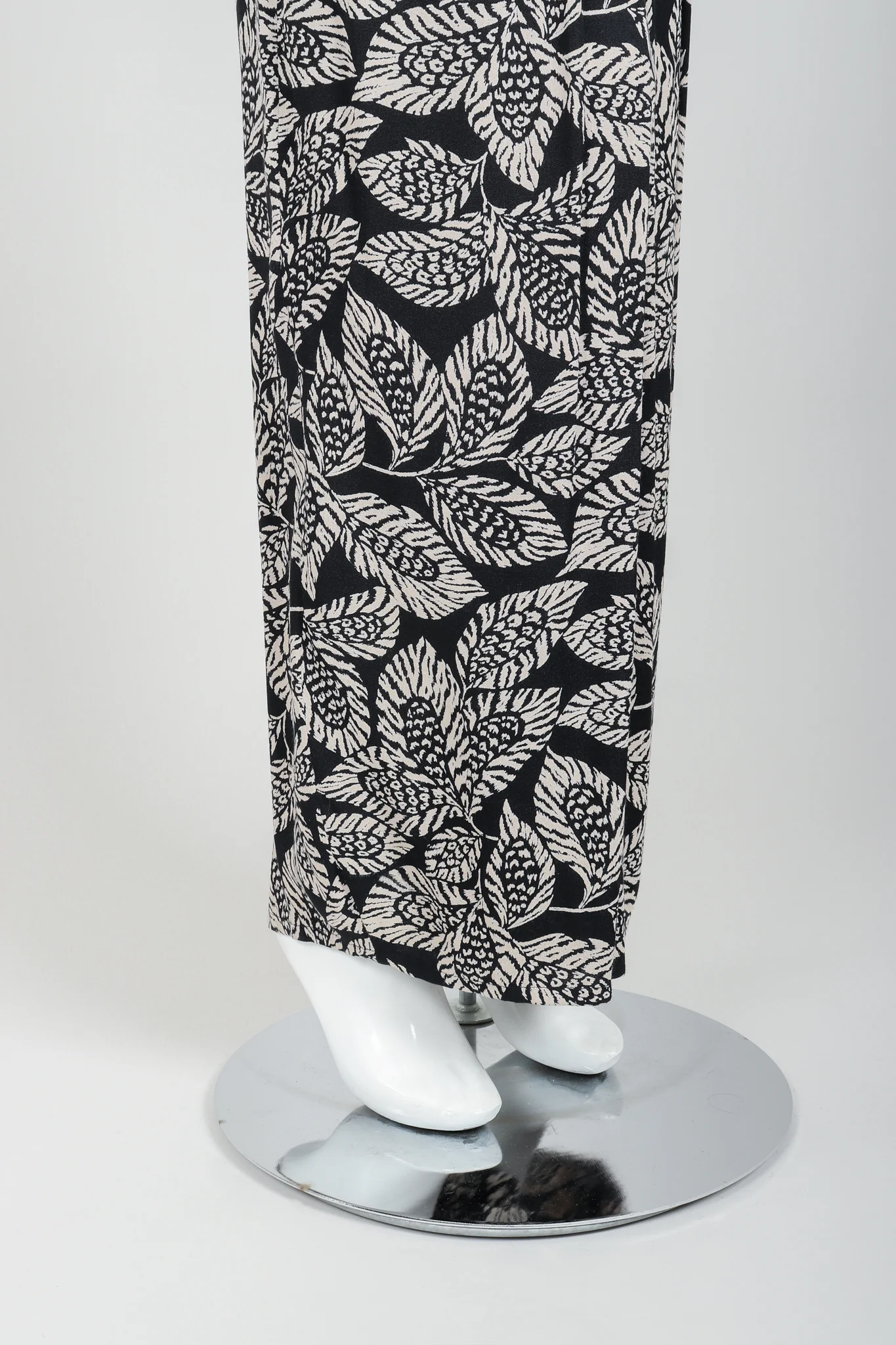 Leaf Print Jacket, Tank & Pant Ensemble - Image 10