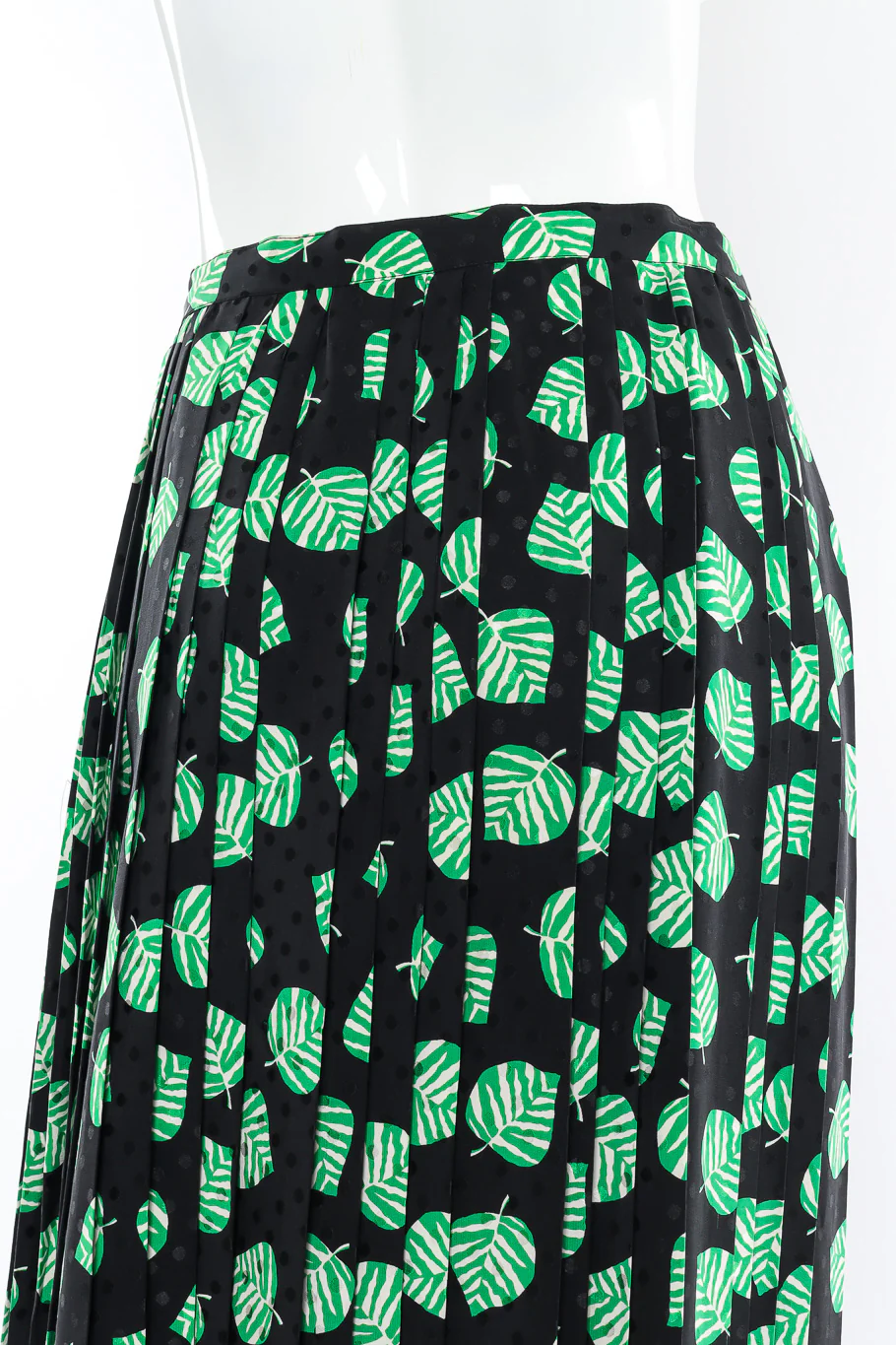 Leaf Print Pleated Skirt - Image 4