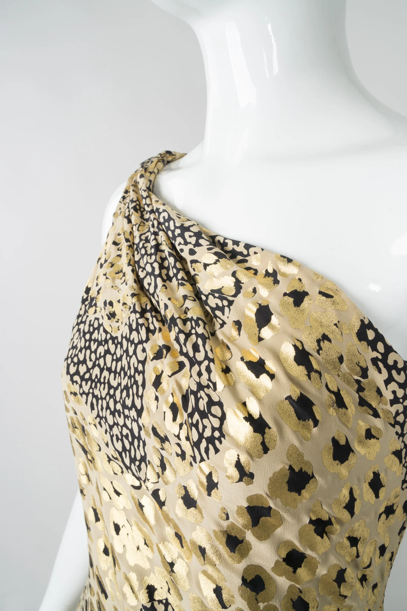 1992 A/W Leopard Lamé One-Shoulder Dress - Image 9