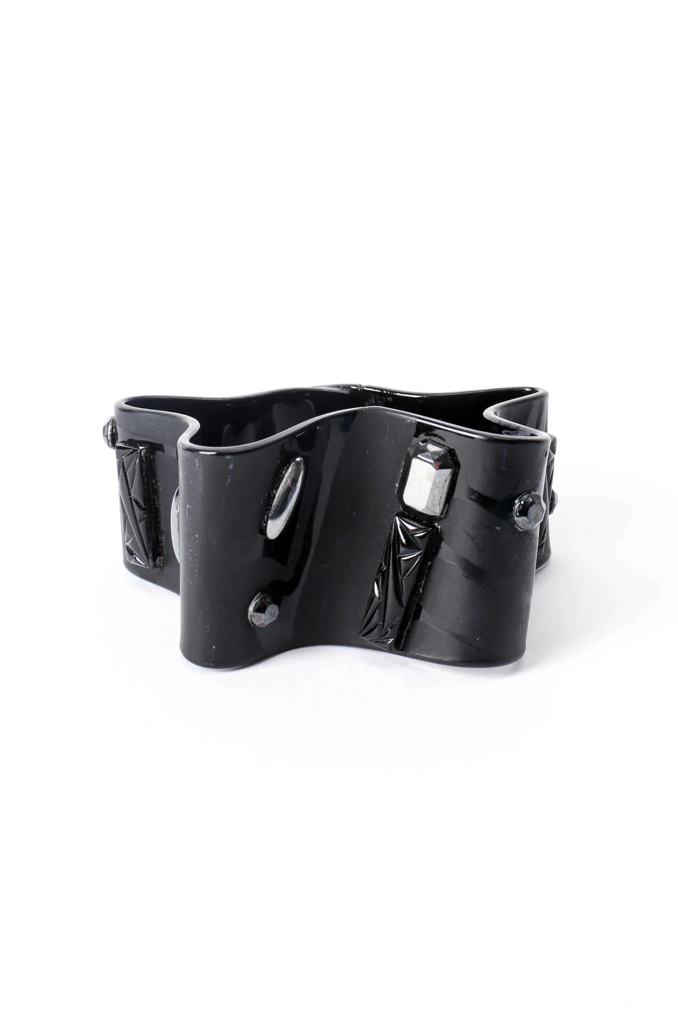 Matte Monochrome Wavy Cuff Bracelet - Image 4