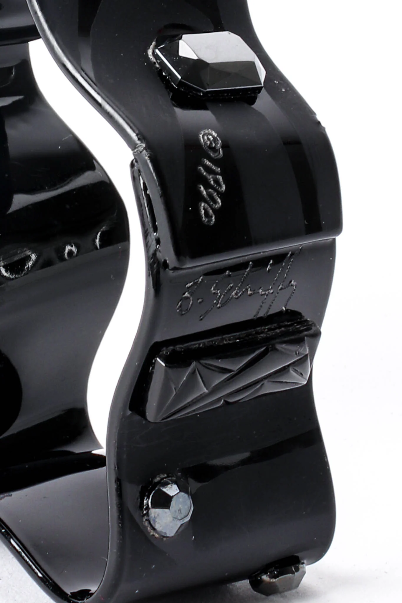 Matte Monochrome Wavy Cuff Bracelet - Image 8