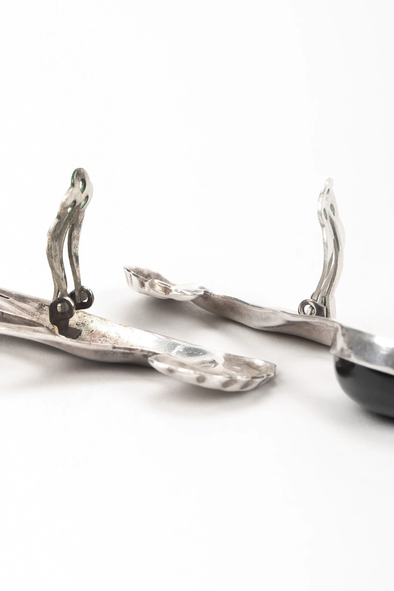 Meta Hands Earrings - Image 9