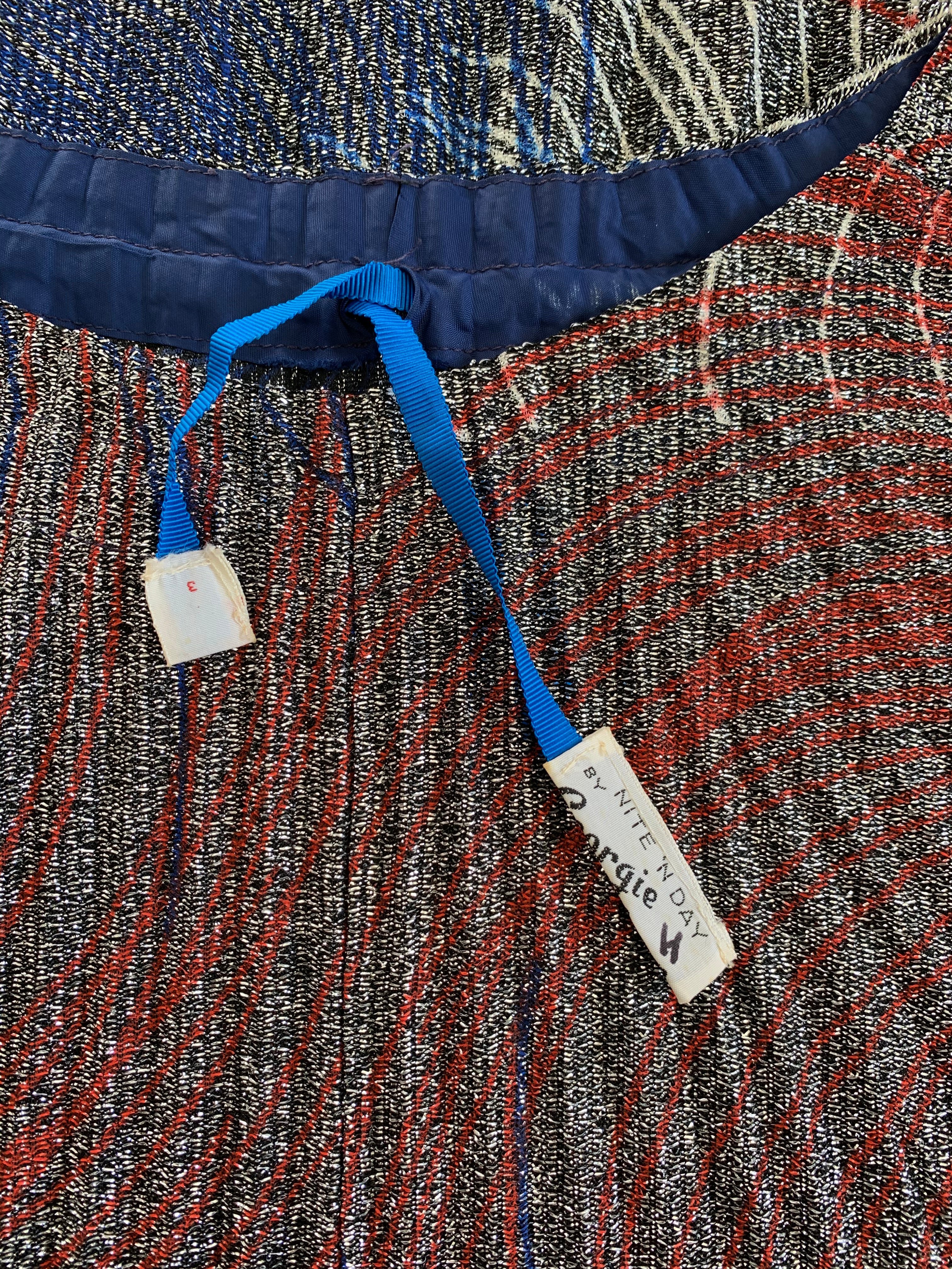 Metallic Swirl Pleated Caftan - Image 10