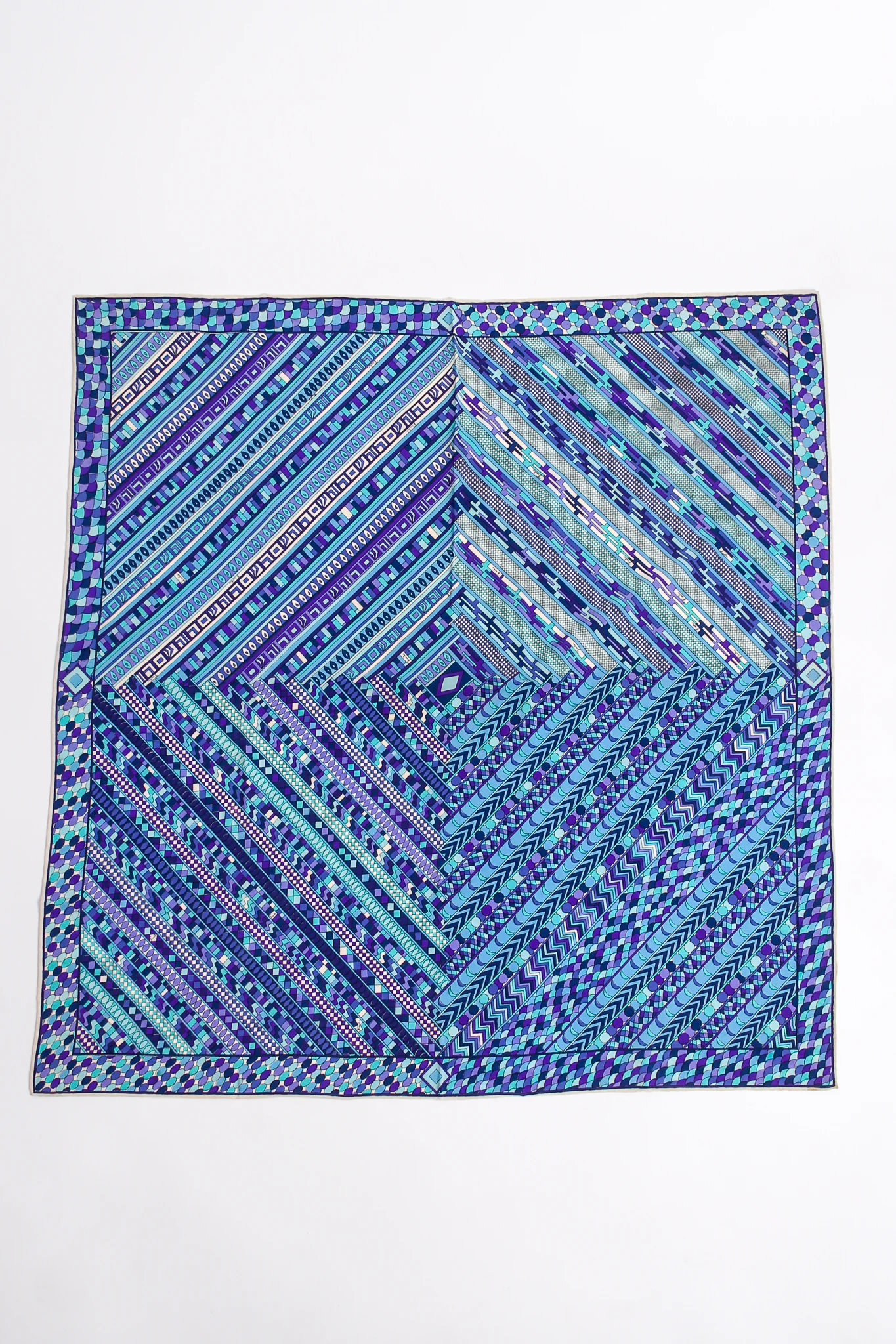 Geometric Diamond Print Scarf - Image 2