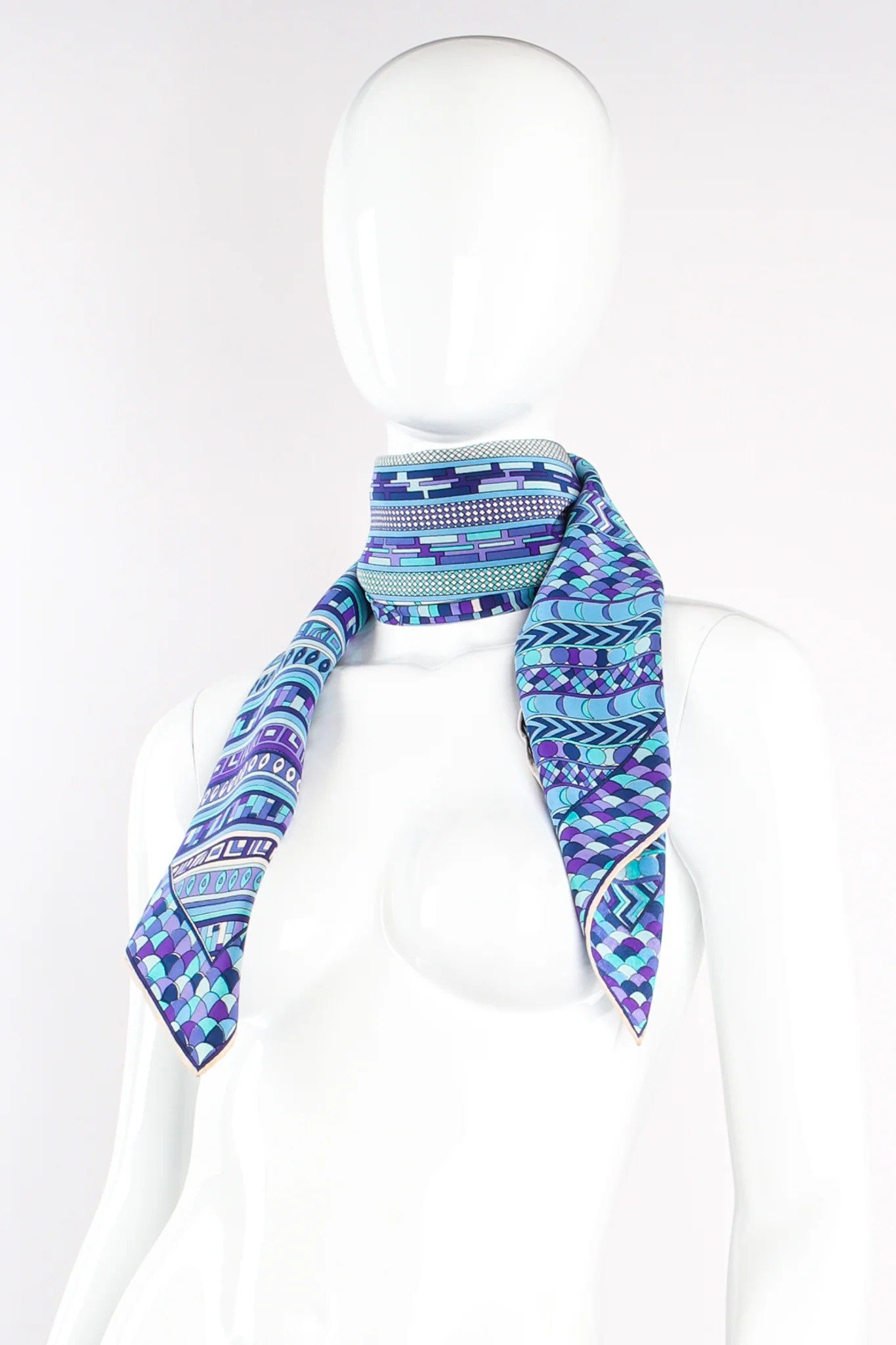 Geometric Diamond Print Scarf - Image 3
