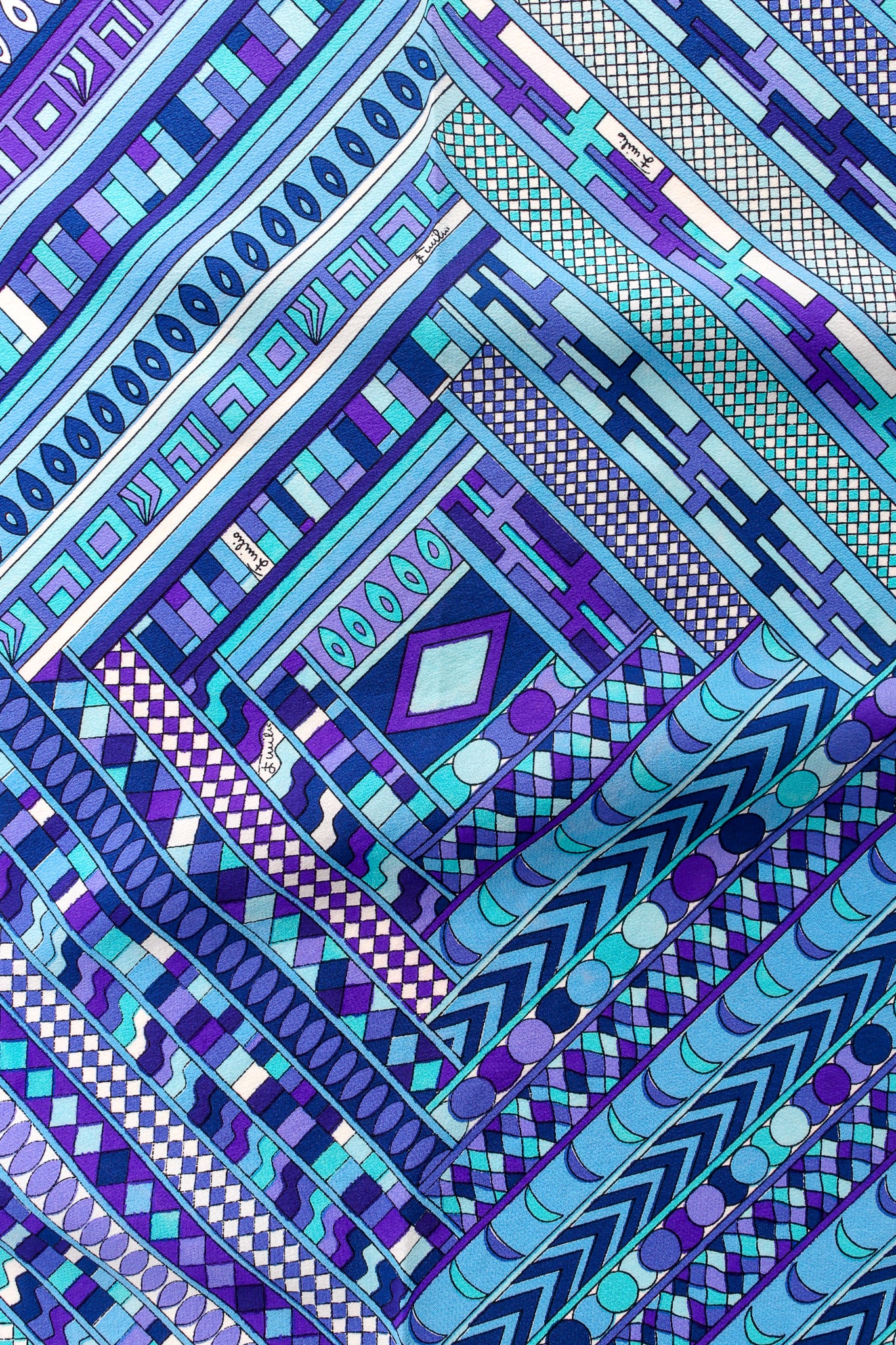 Geometric Diamond Print Scarf - Image 6