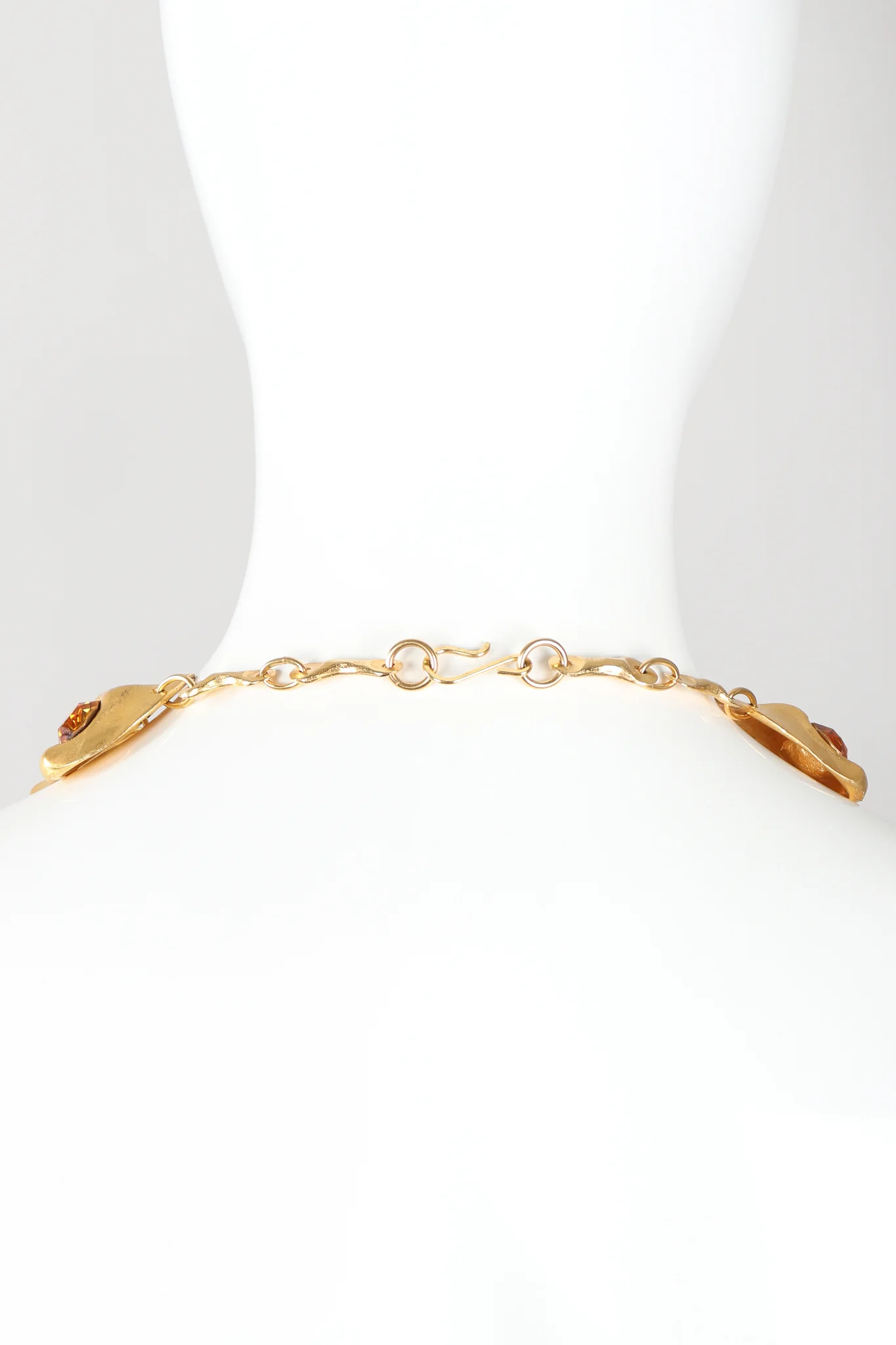 Modernist Oyster Collar Necklace & Earring Set - Image 5