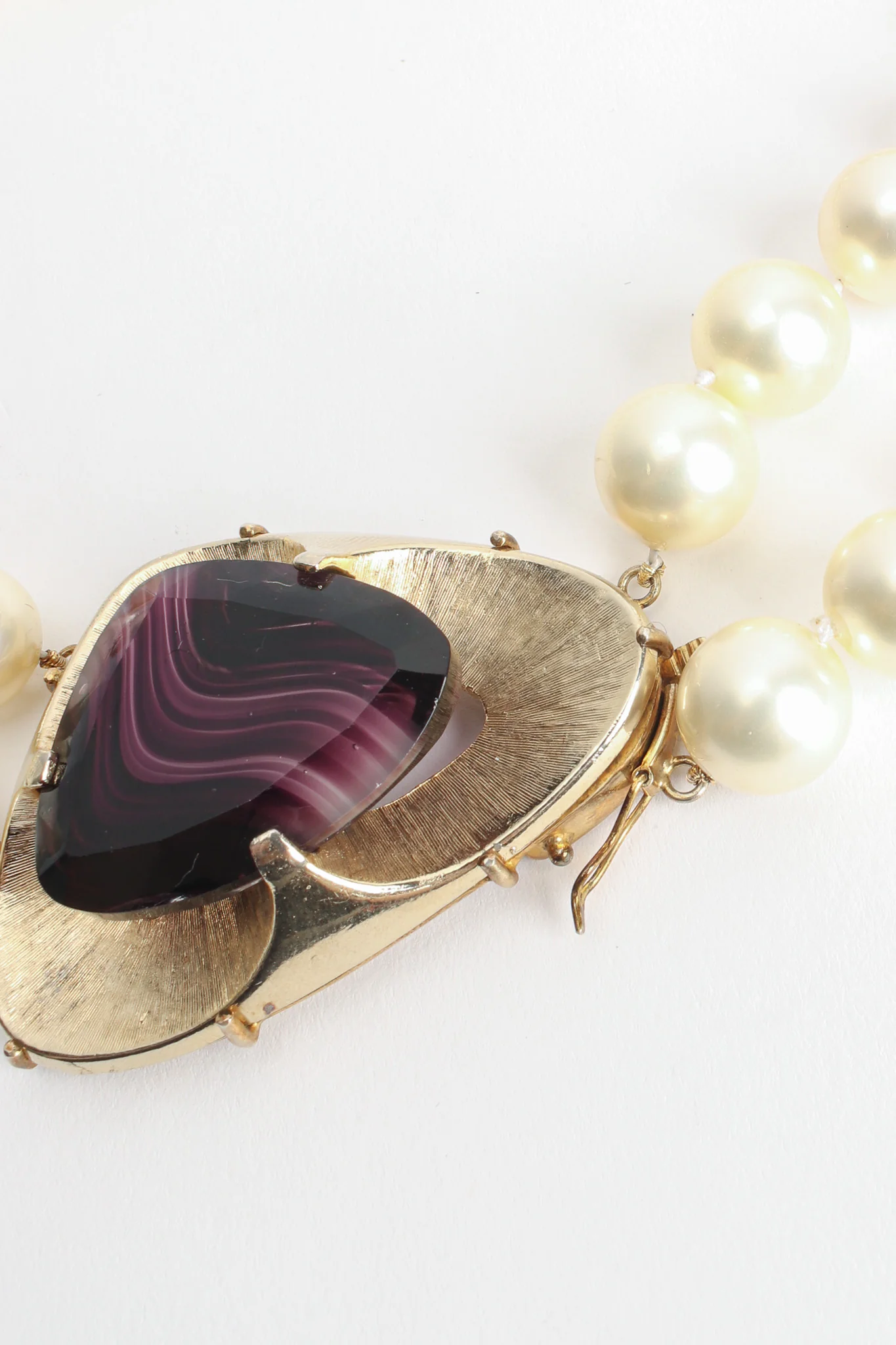 Moiré Stone Pendant Pearl Necklace - Image 7