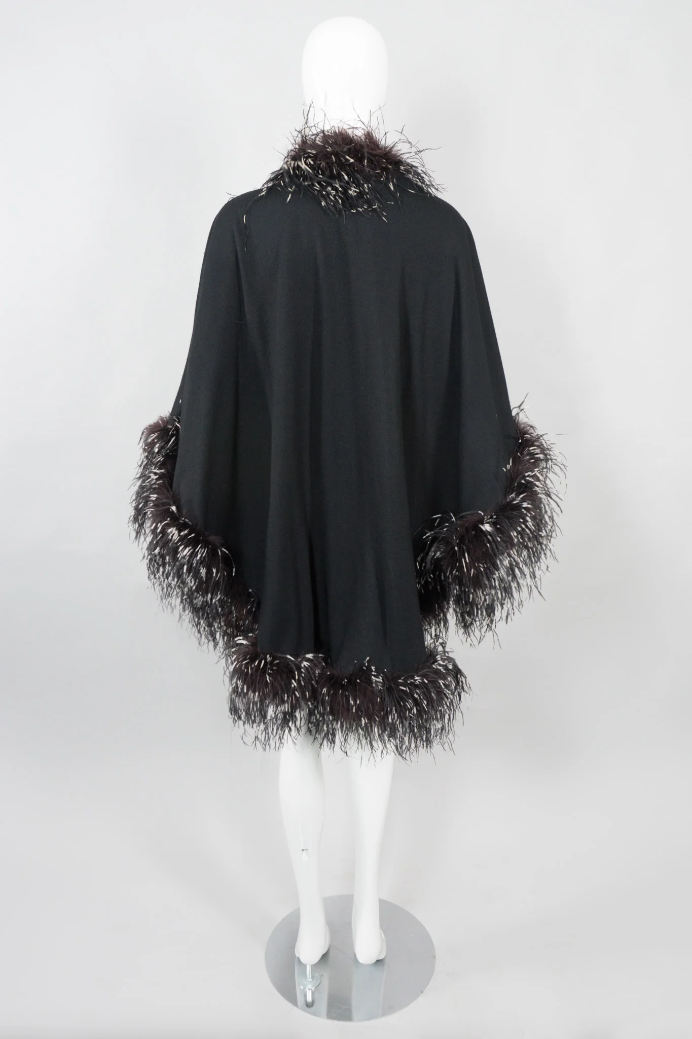 Oversized Ostrich Feather Shawl - Image 9