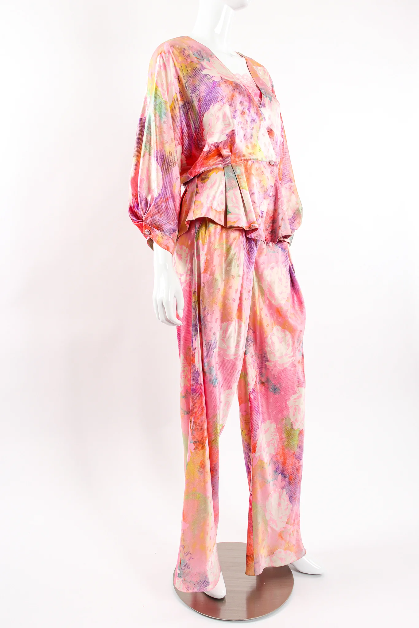 Parallèle Floral Silk Three-Piece Leisure Set - Image 4