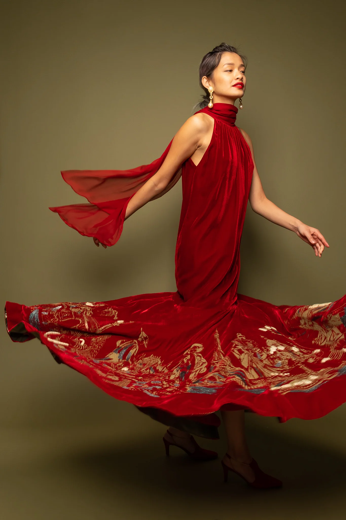 Parisienne Velvet Trumpet Gown - Image 4