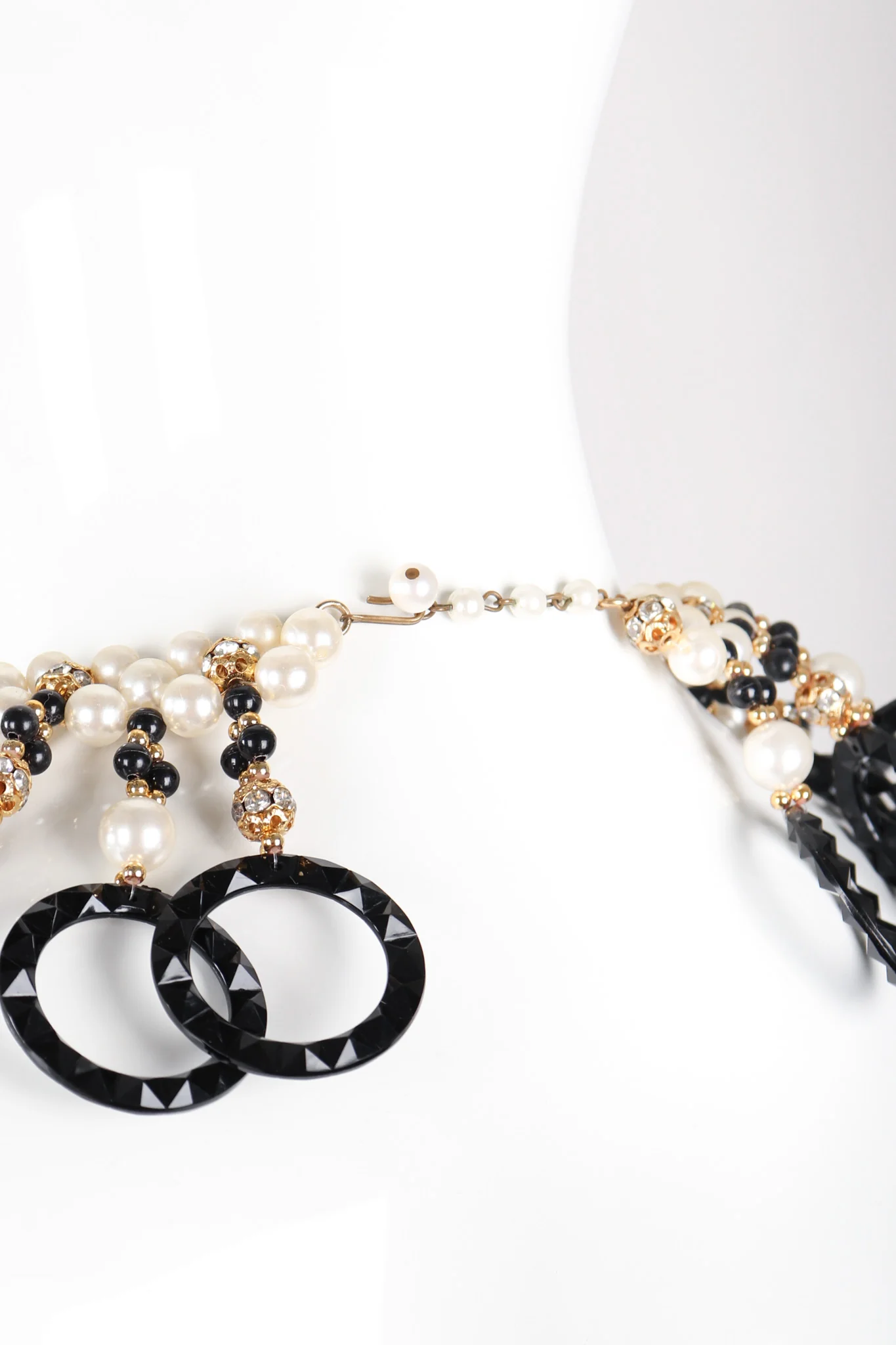 Pearl Lucite Ring Collar Necklace - Image 10