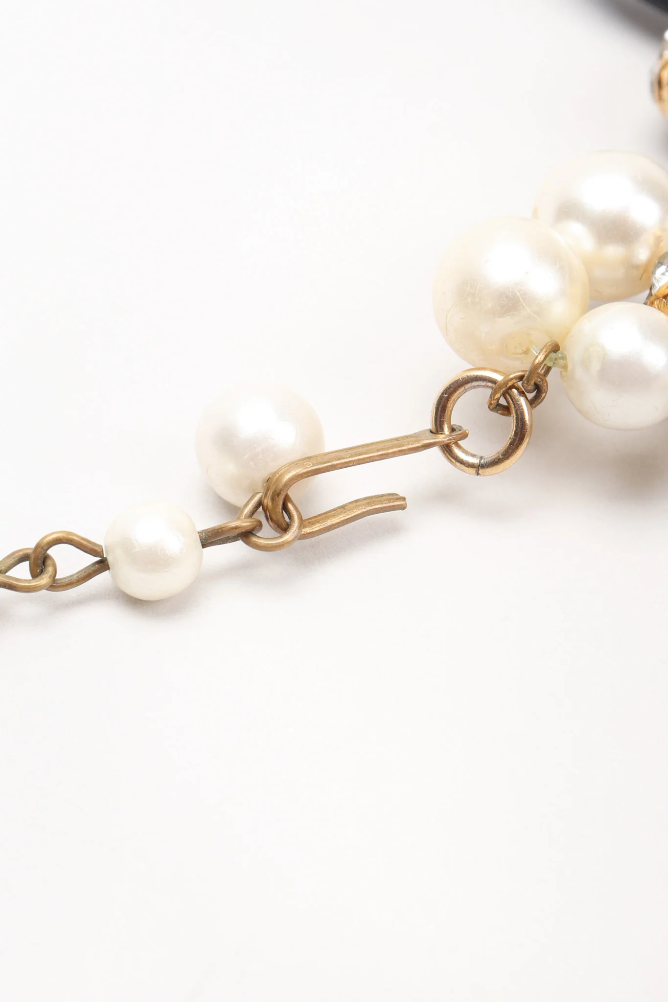 Pearl Lucite Ring Collar Necklace - Image 11