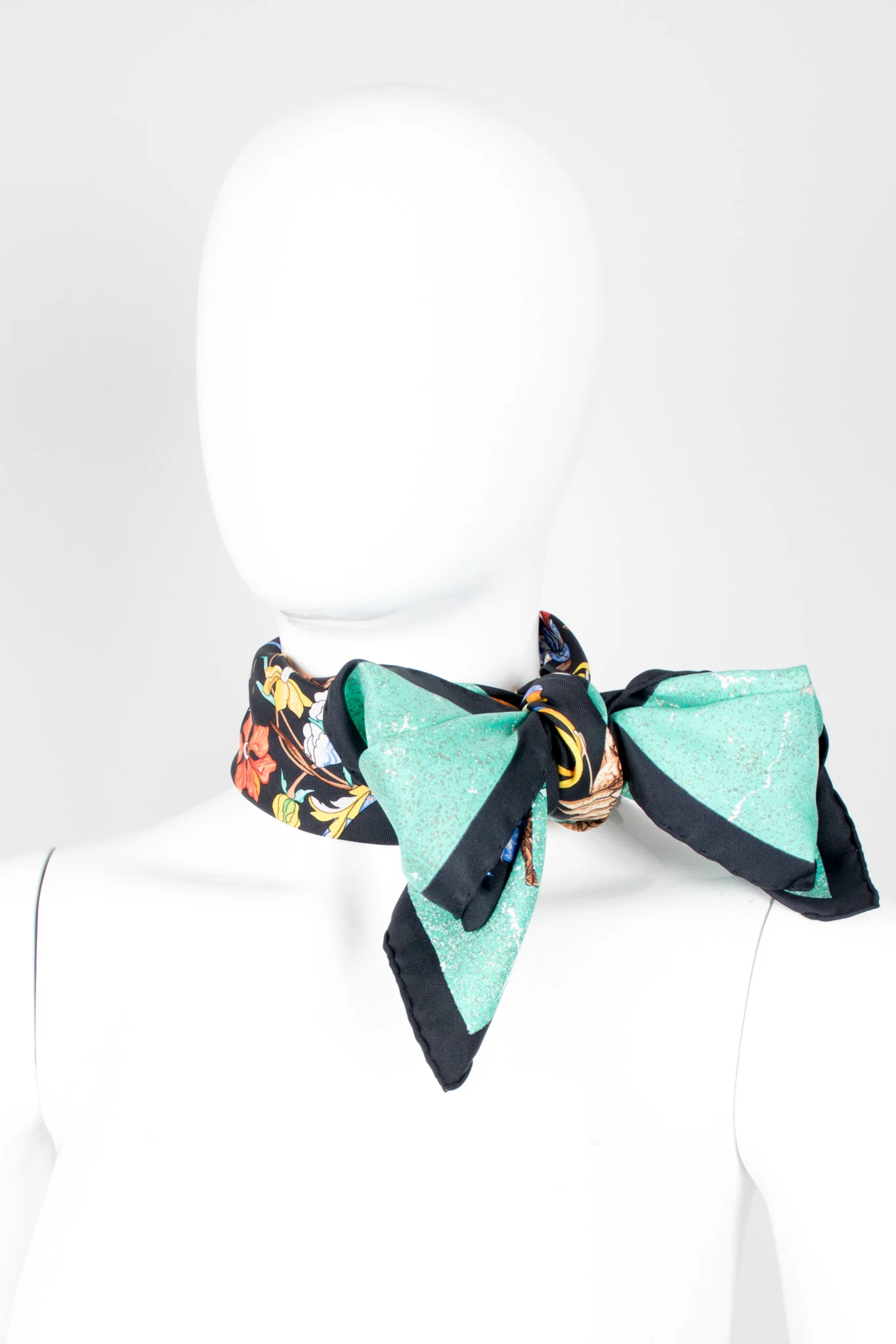 Pierres D'Orient Et D'Occident Scarf Black - Image 4