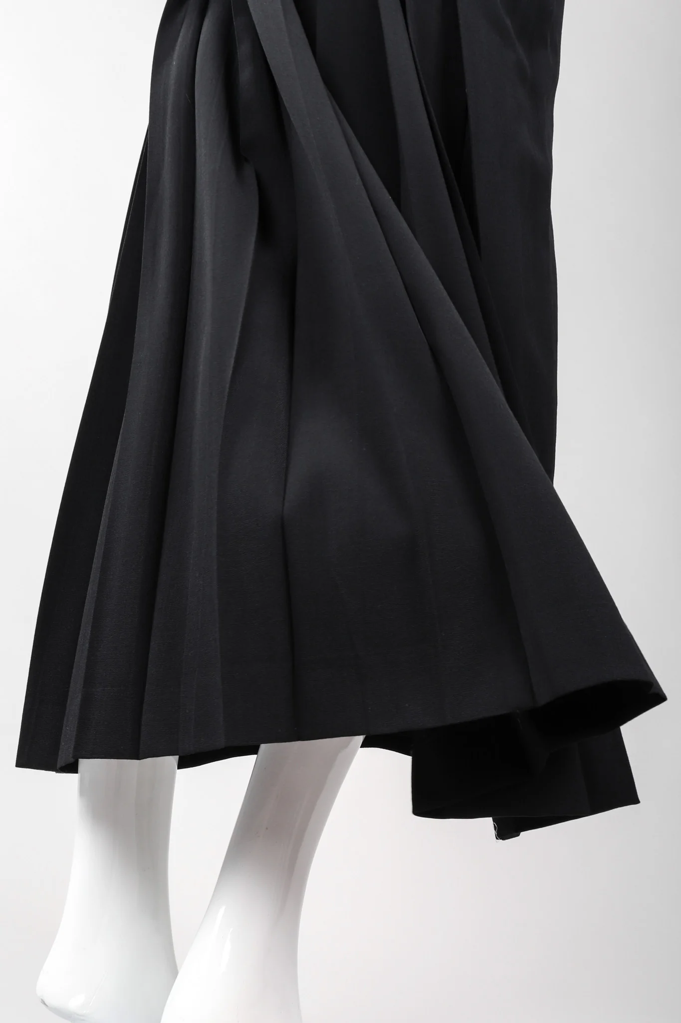Pleat Back Skirt - Image 8
