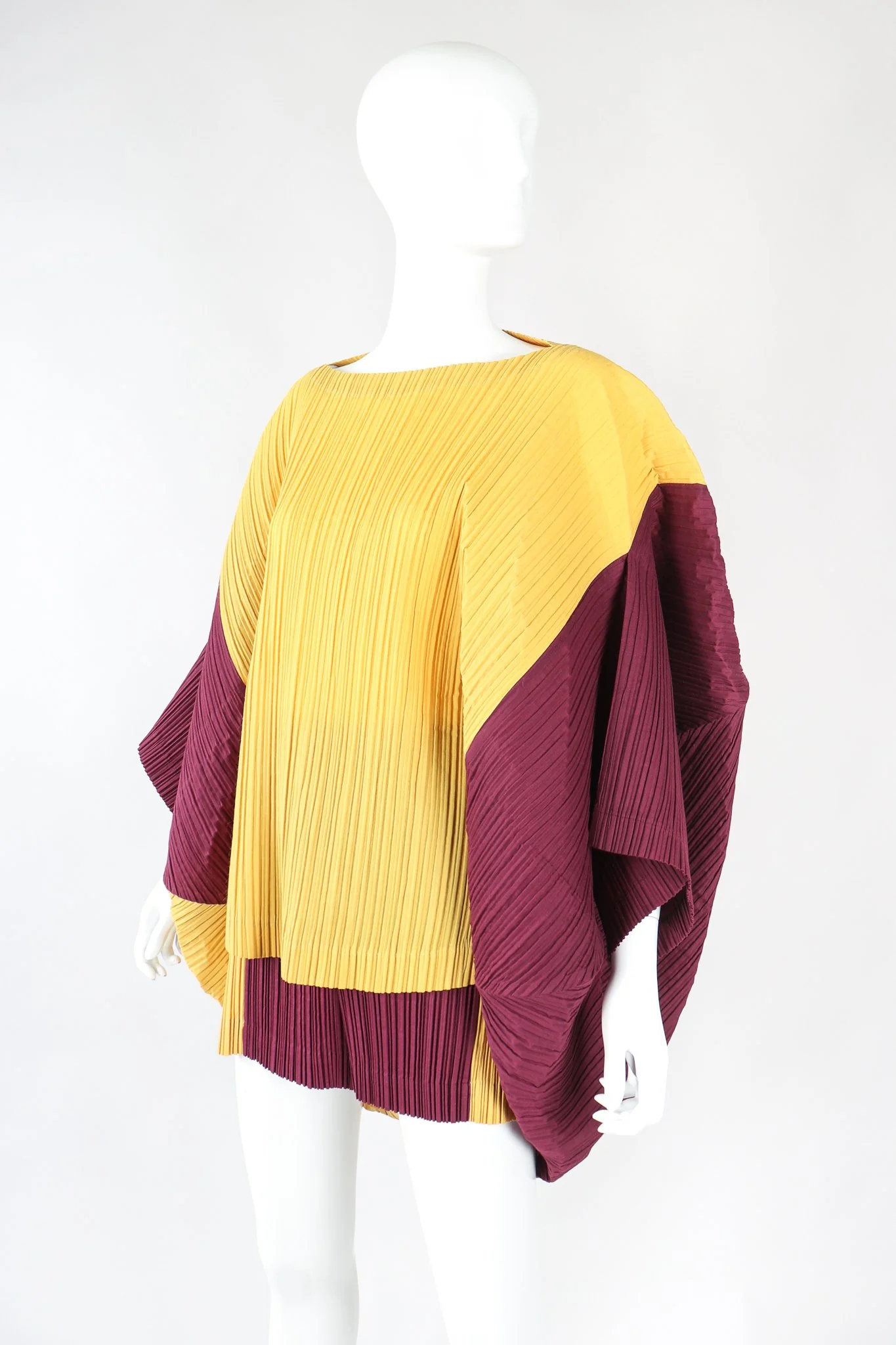 Pleated Circle Top & Shorts Set - Image 5
