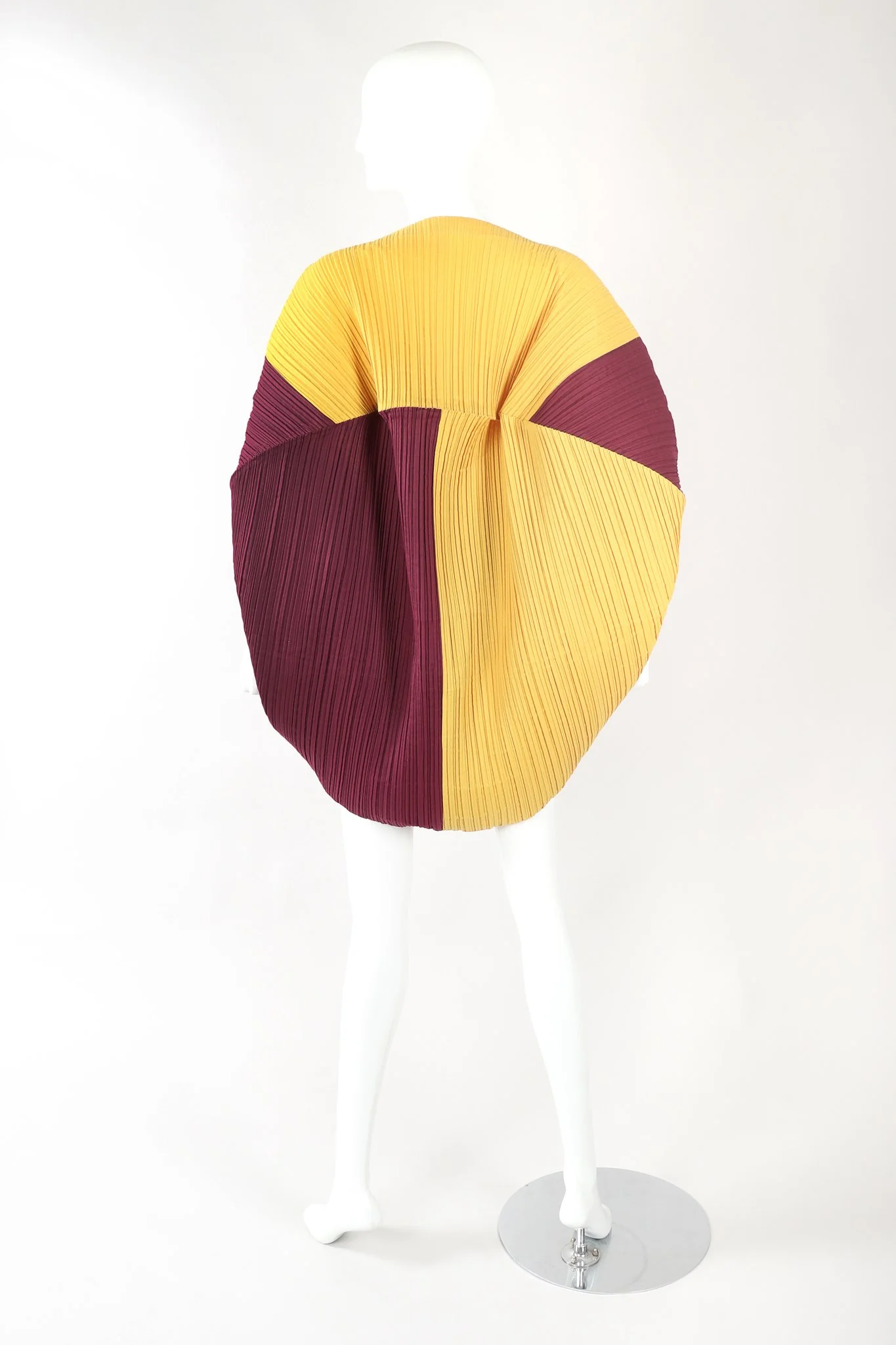 Pleated Circle Top & Shorts Set - Image 8