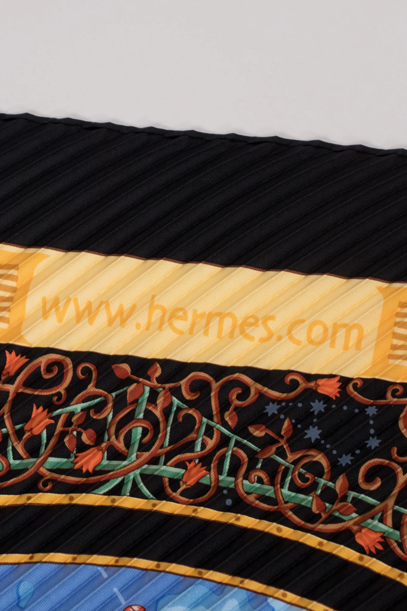 Pleated Online Map Print Scarf - Image 7