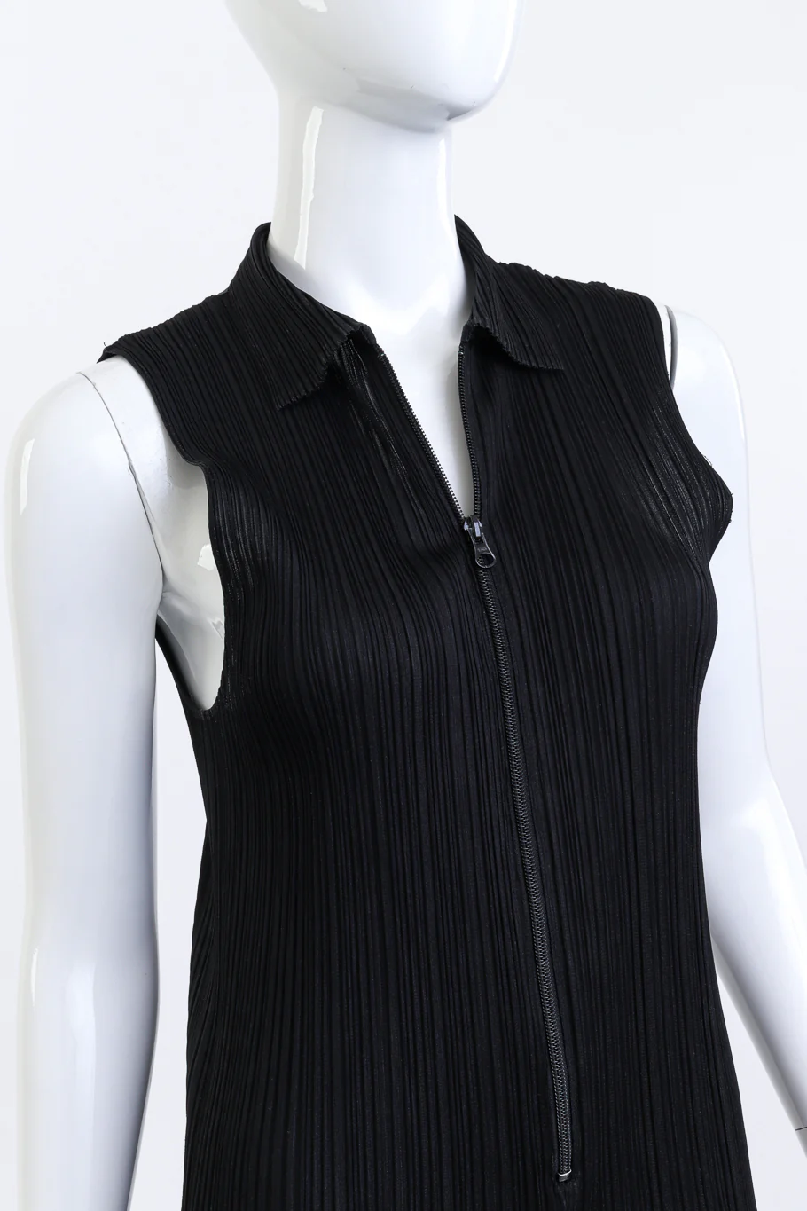 Plissé Pleated Jumpsuit - Image 5
