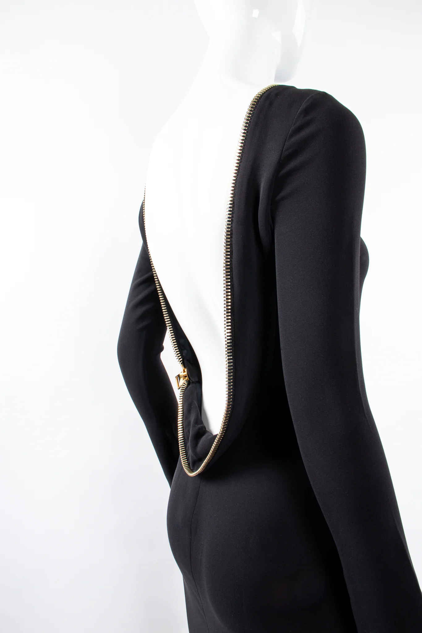 2012 A/W Plunge Back Zipper Gown - Image 10