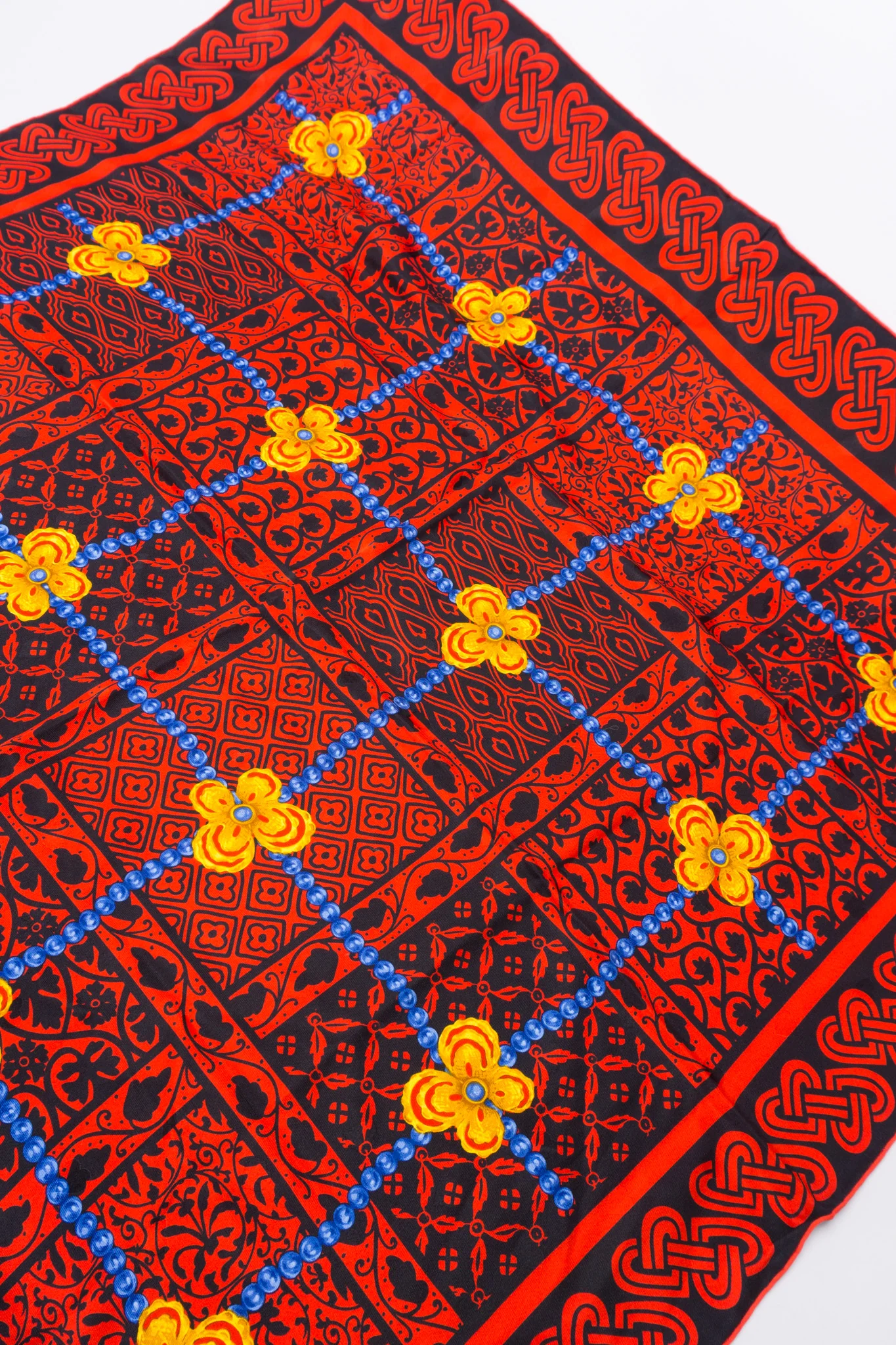Queen of Hearts Celtic Blossom Bead Silk Scarf - Image 7