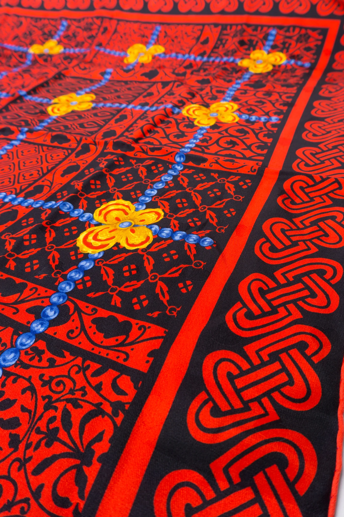 Queen of Hearts Celtic Blossom Bead Silk Scarf - Image 8