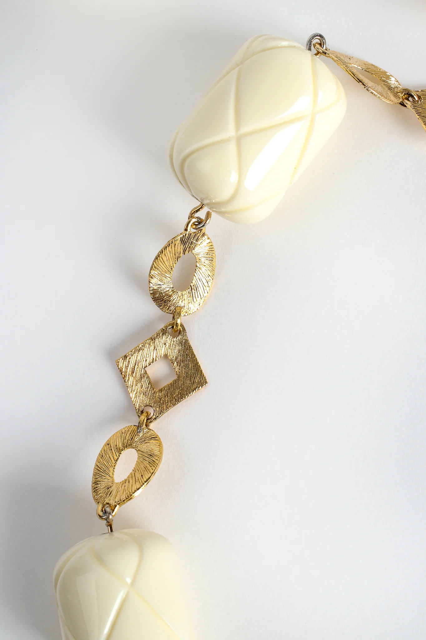 Quilted Barrel Bead Necklace - Image 8