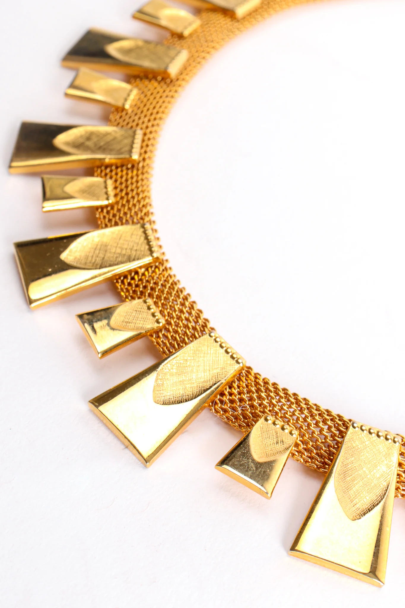 Rectangle Burst Mesh Collar