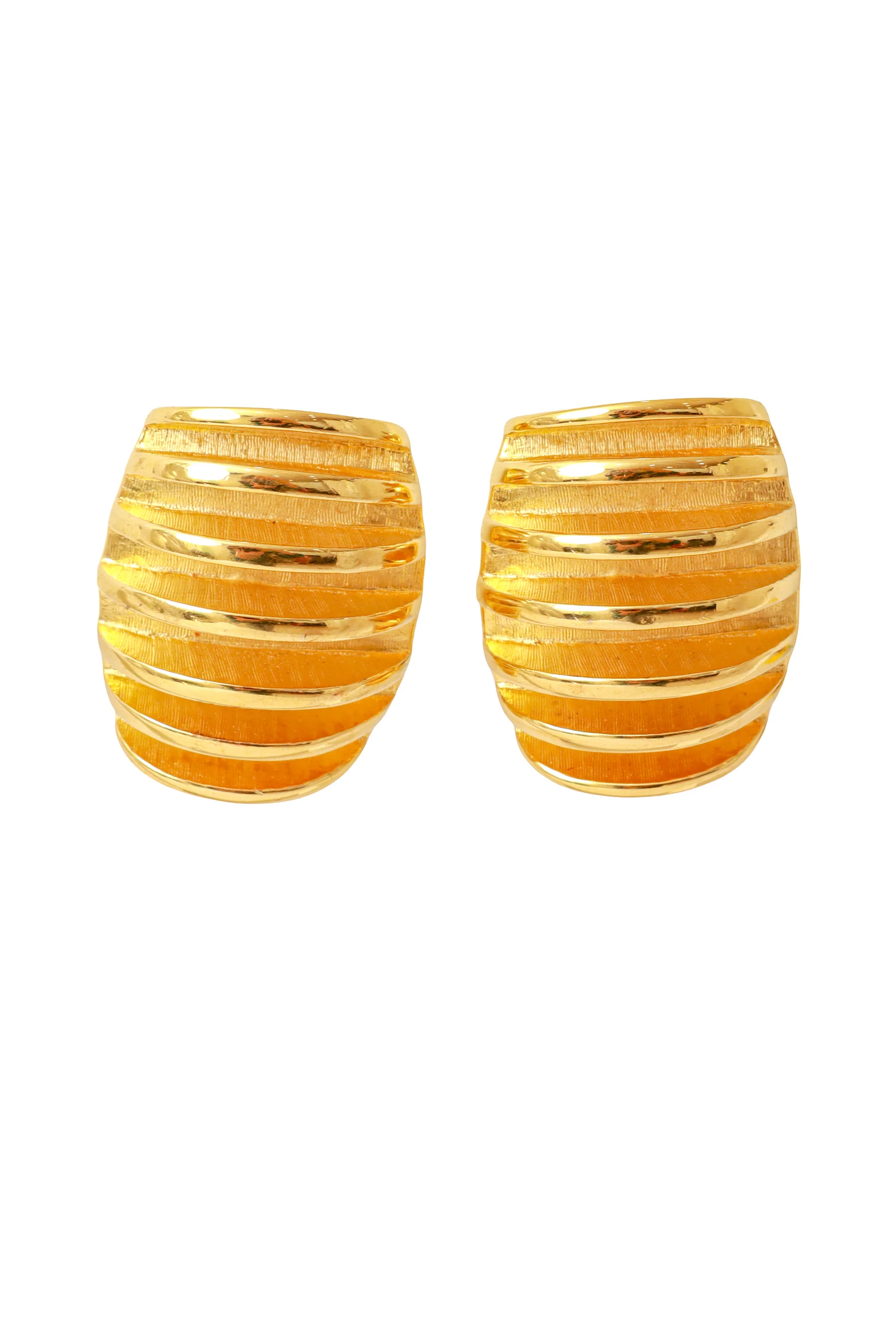 Ribbed Shelf Button Earrings