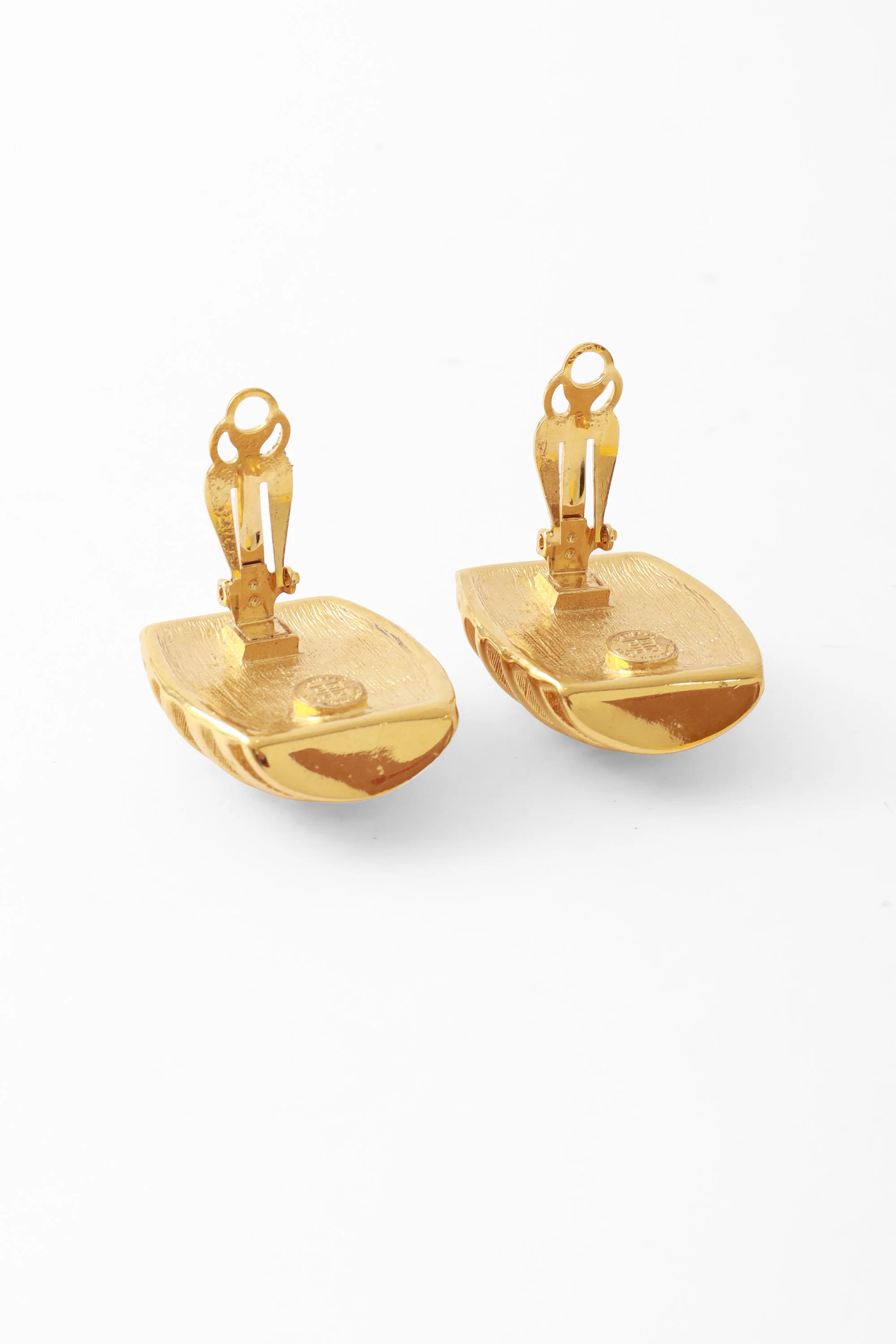 Ribbed Shelf Button Earrings - Image 4