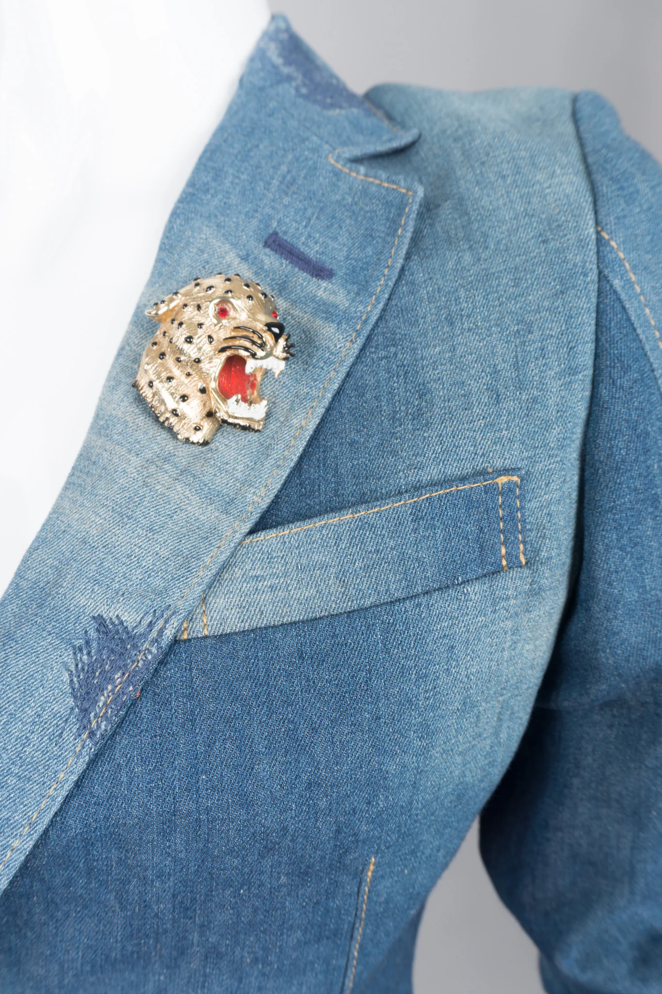 Roaring Leopard Brooch - Image 8