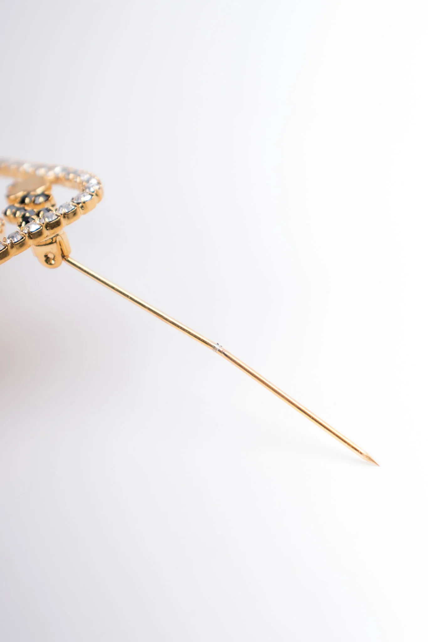 Royal Hand Playing Card Brooch - Image 8
