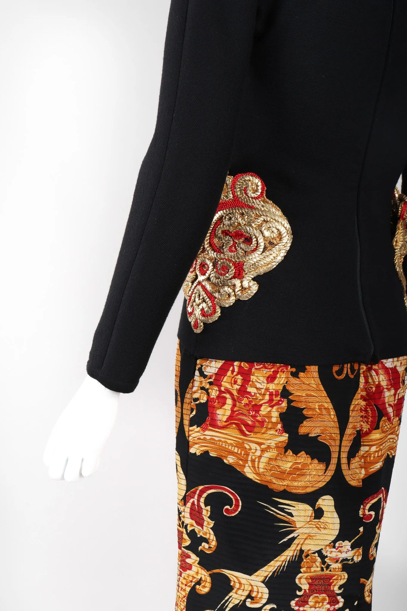 Scoopneck Hip Bustle Top - Image 10