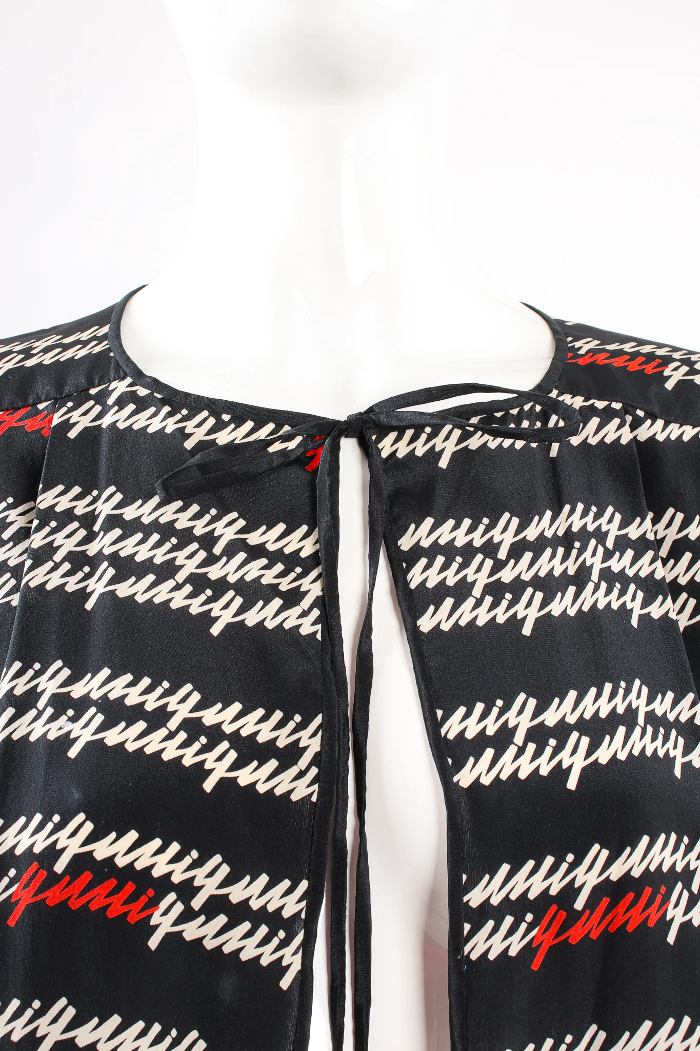 Script Logo Silk Duster - Image 7
