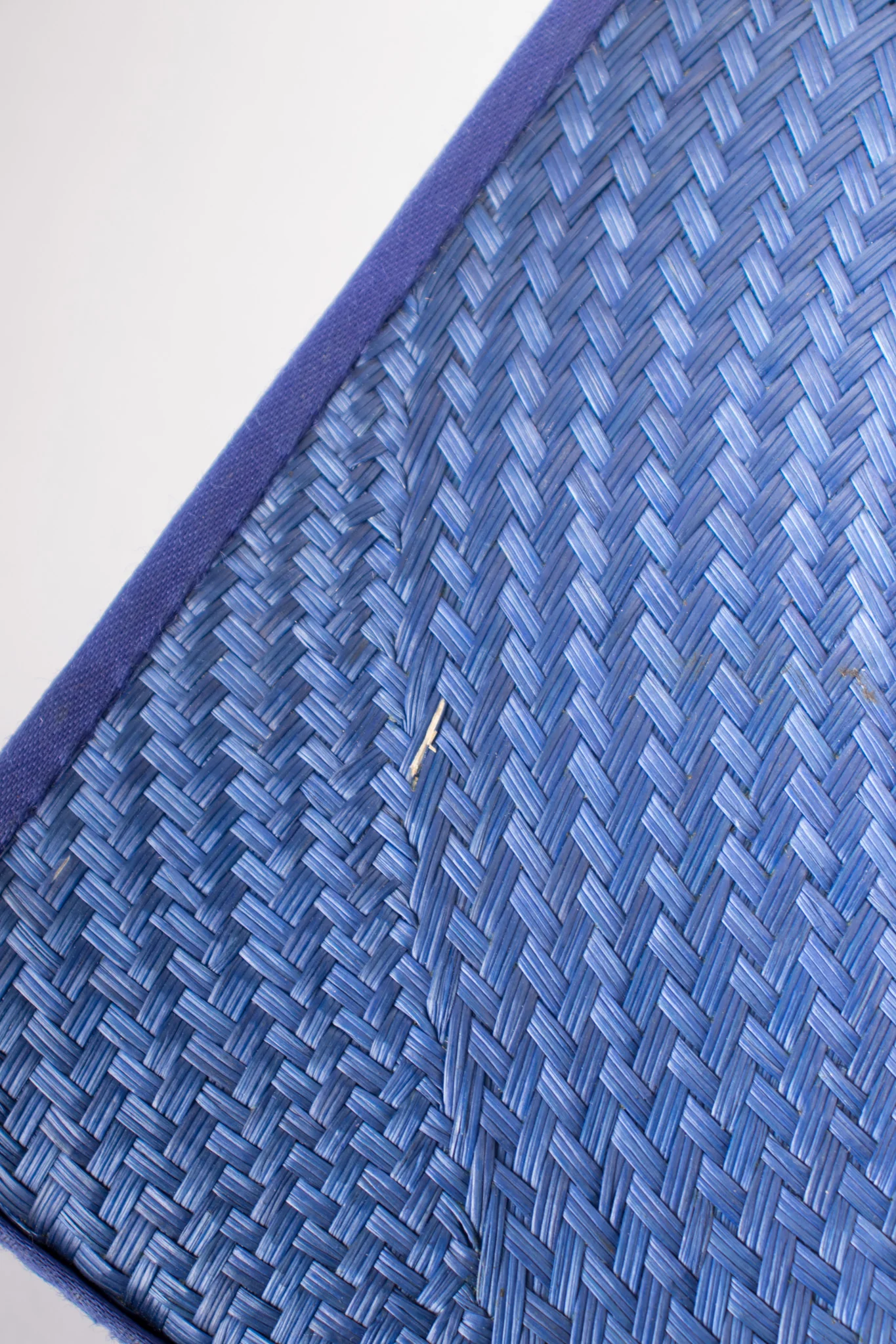 Shell Straw Envelope Clutch - Image 23