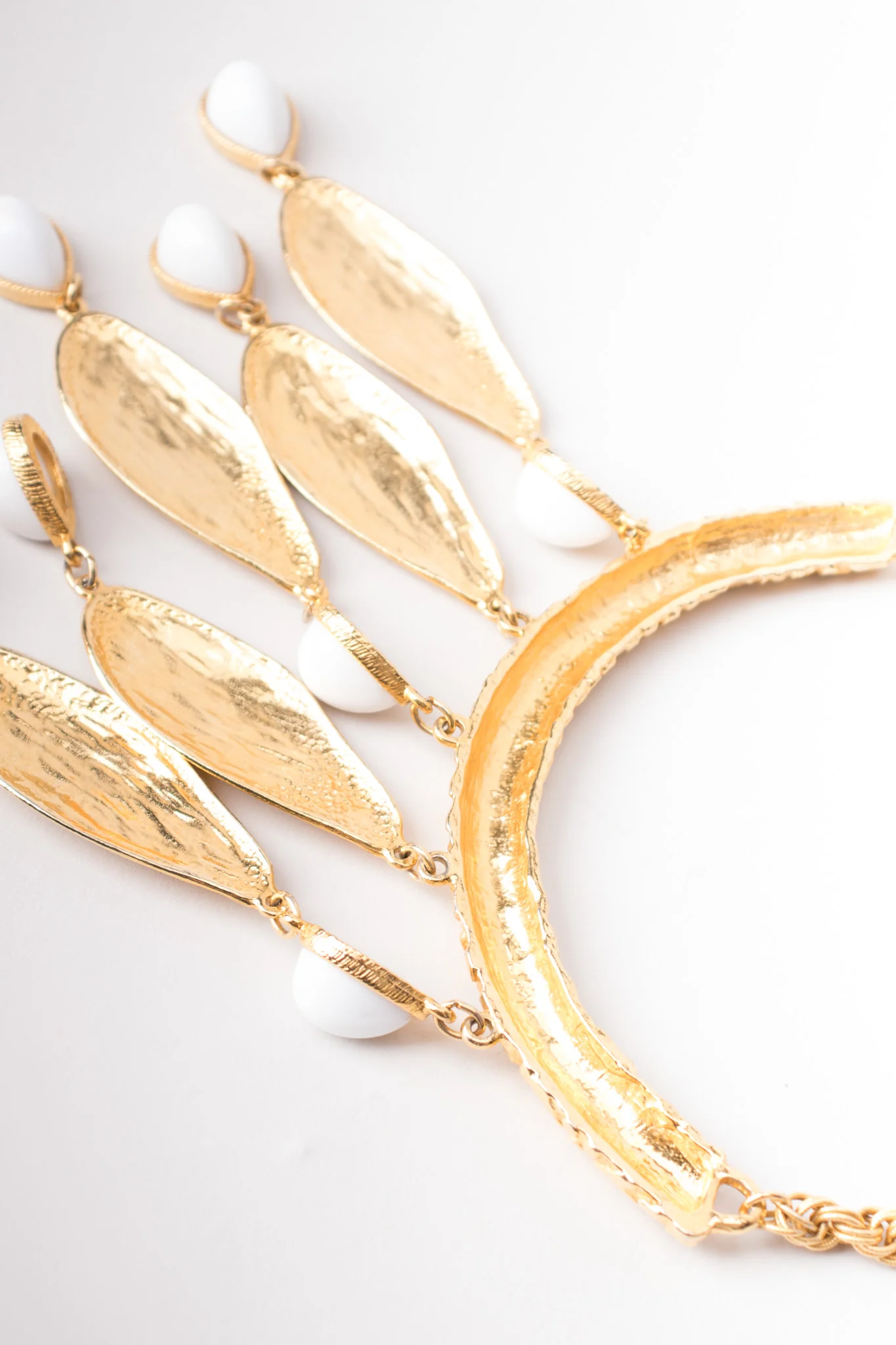 Shell Waterfall Collar Necklace - Image 13